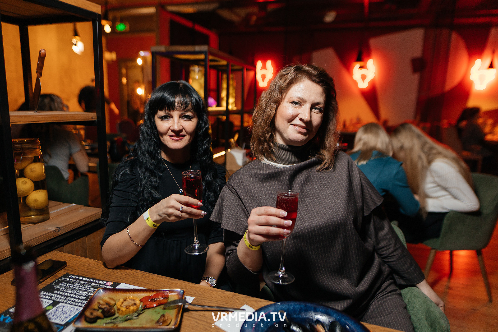 Крупным Планов в гриль-баре «Жара»