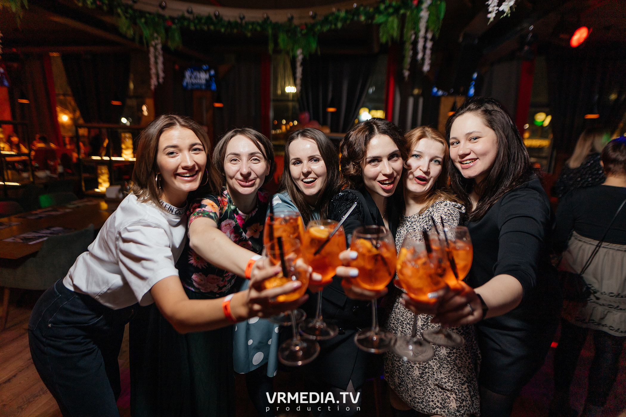 Крупным Планов в гриль-баре «Жара»