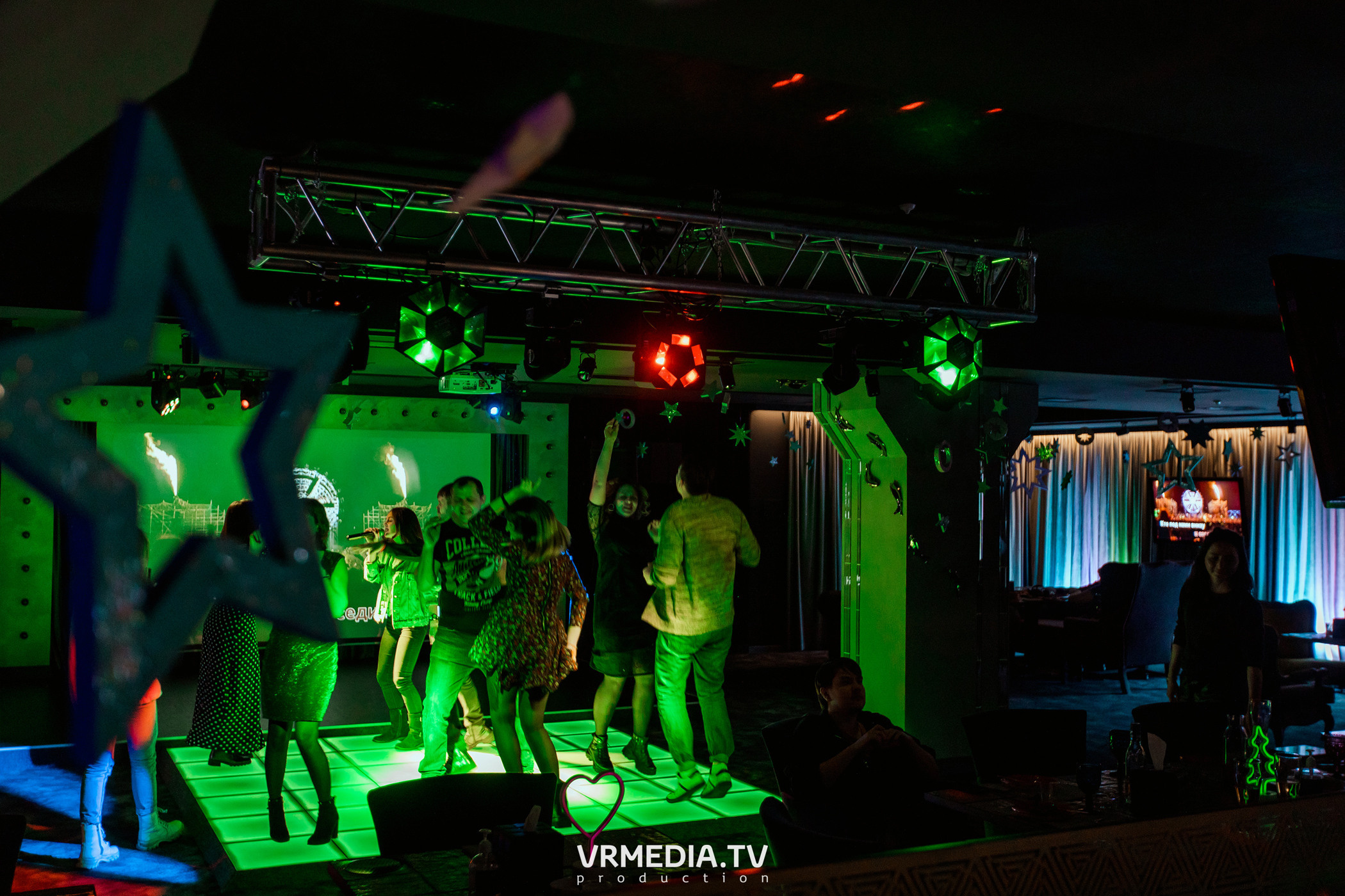 Merry Christmas в караоке «Volna»