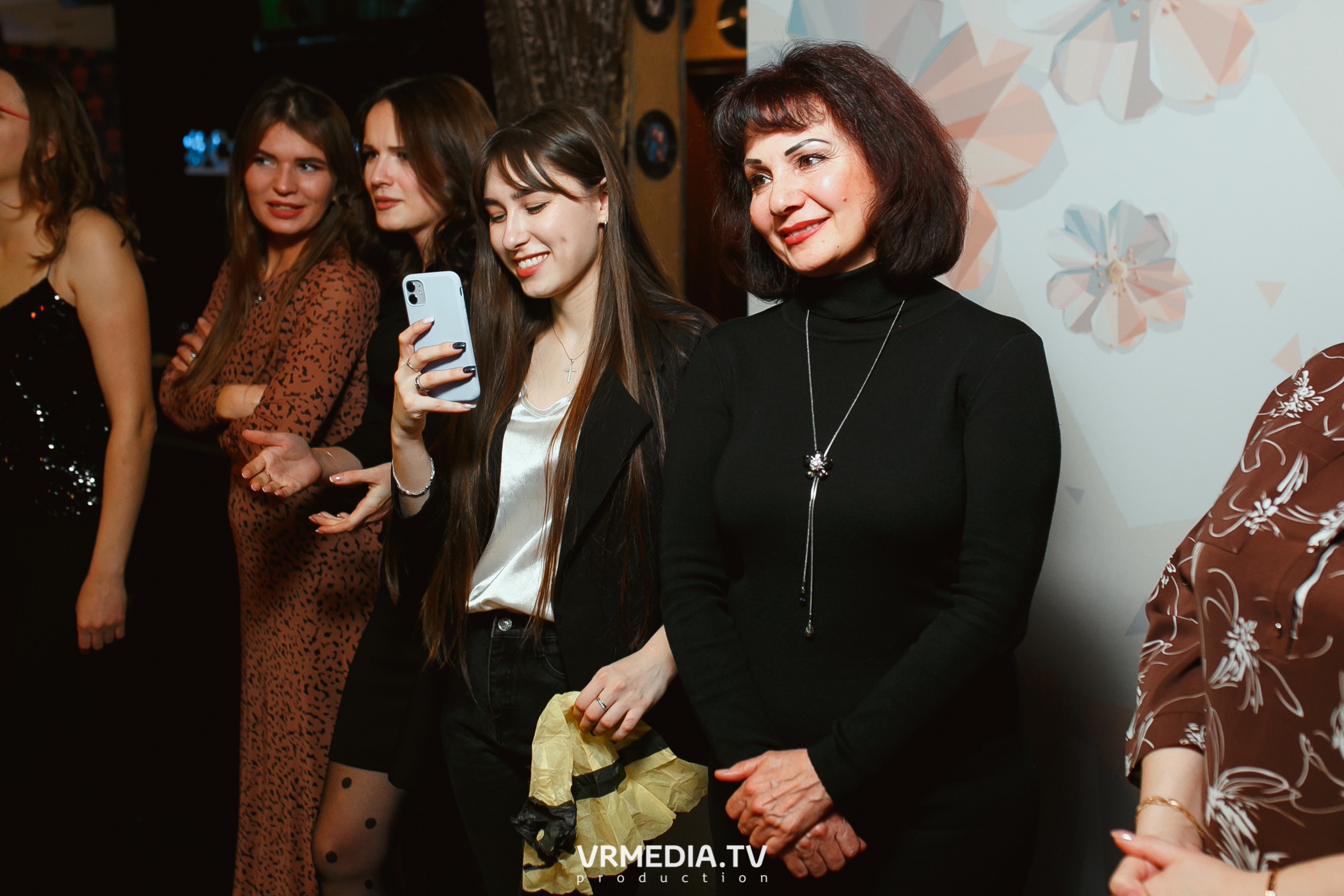 Международный женский день в караоке-баре «Четыре стихии»