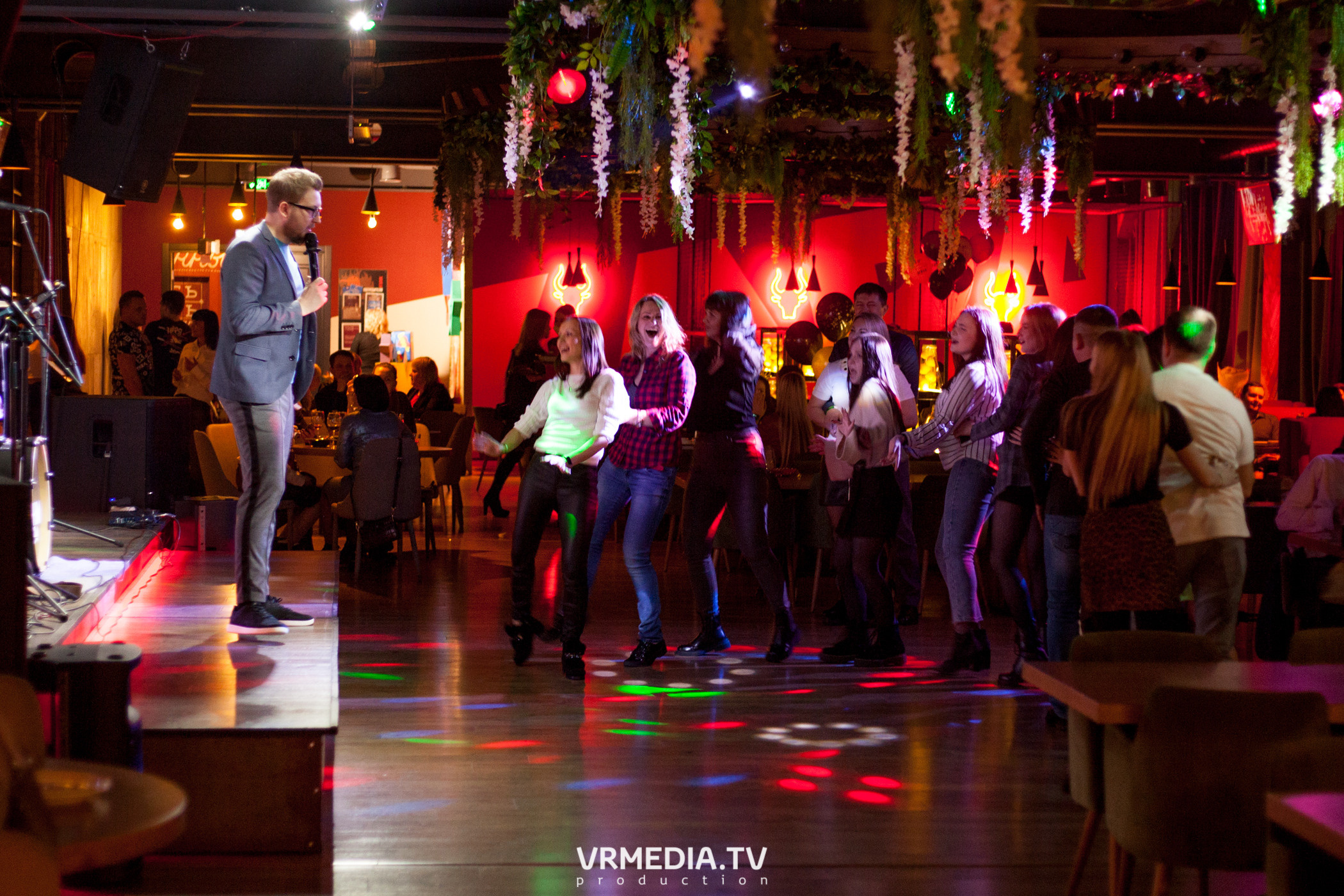 Крупным Планом в гриль-баре «Жара»