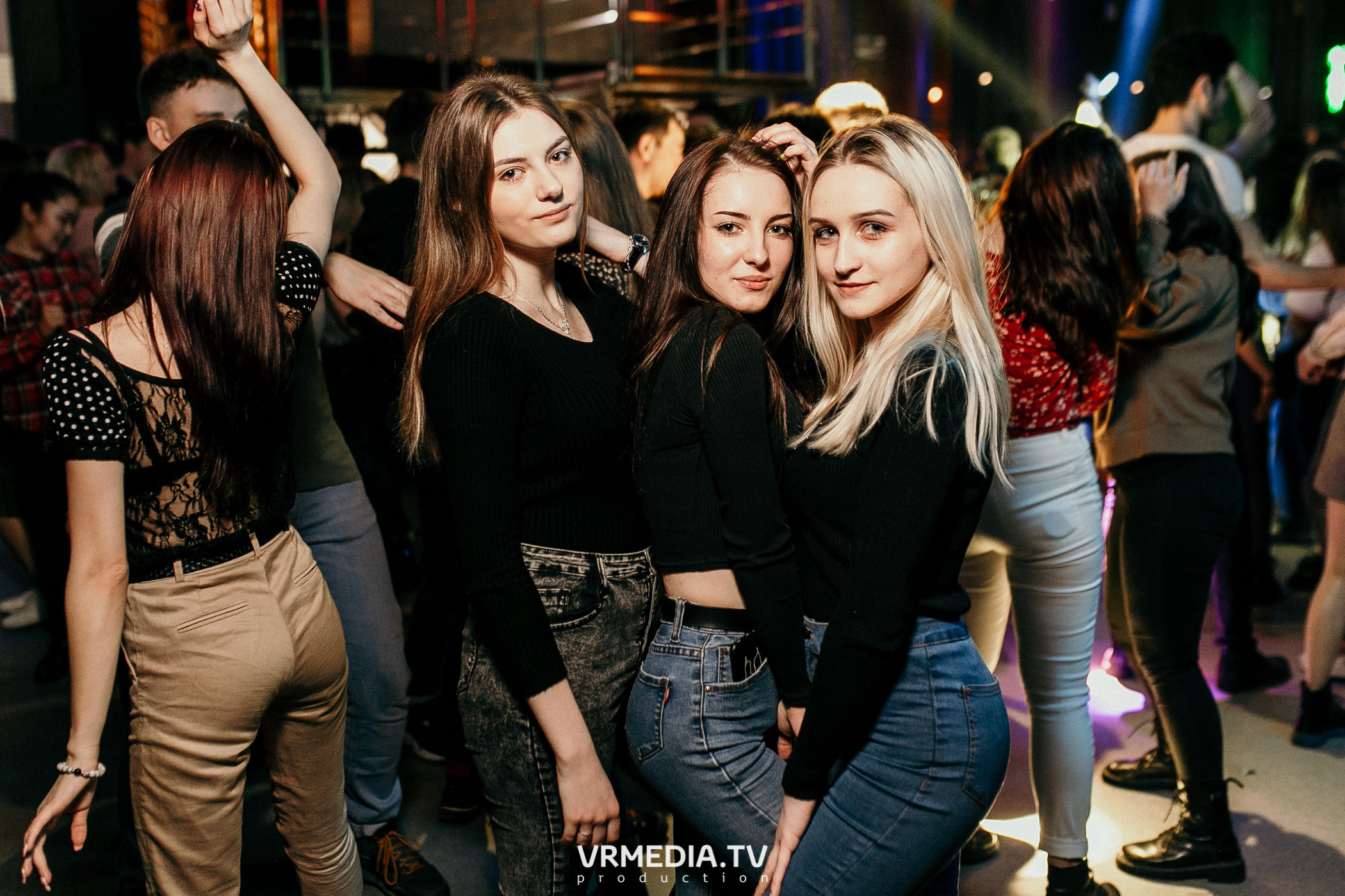 Выходные в баре «DOSKI»