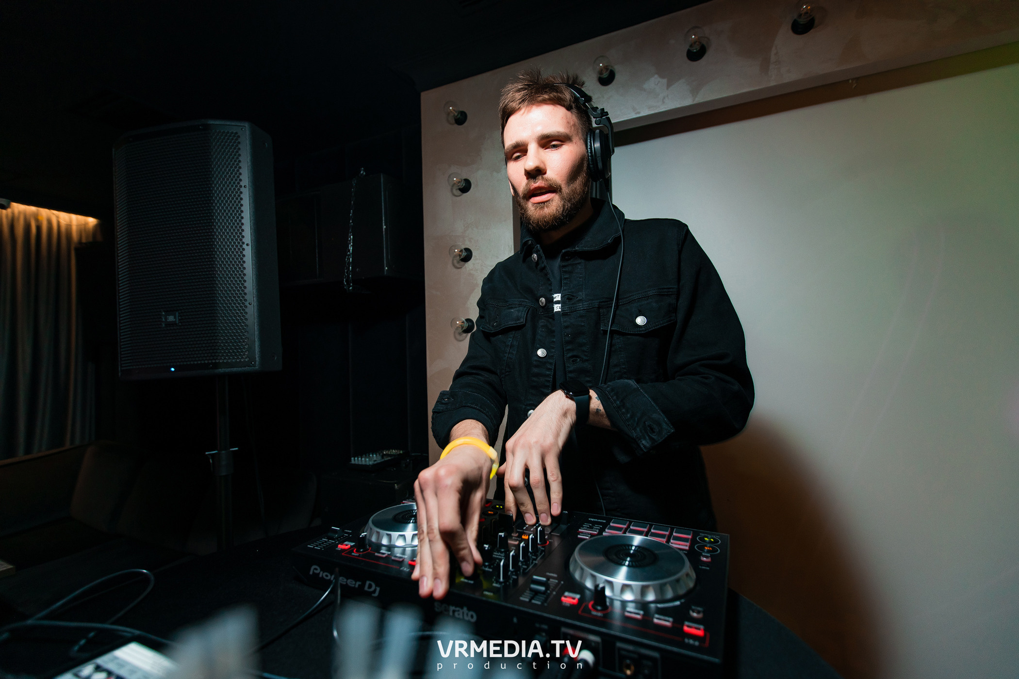 Выходные в караоке «Volna»