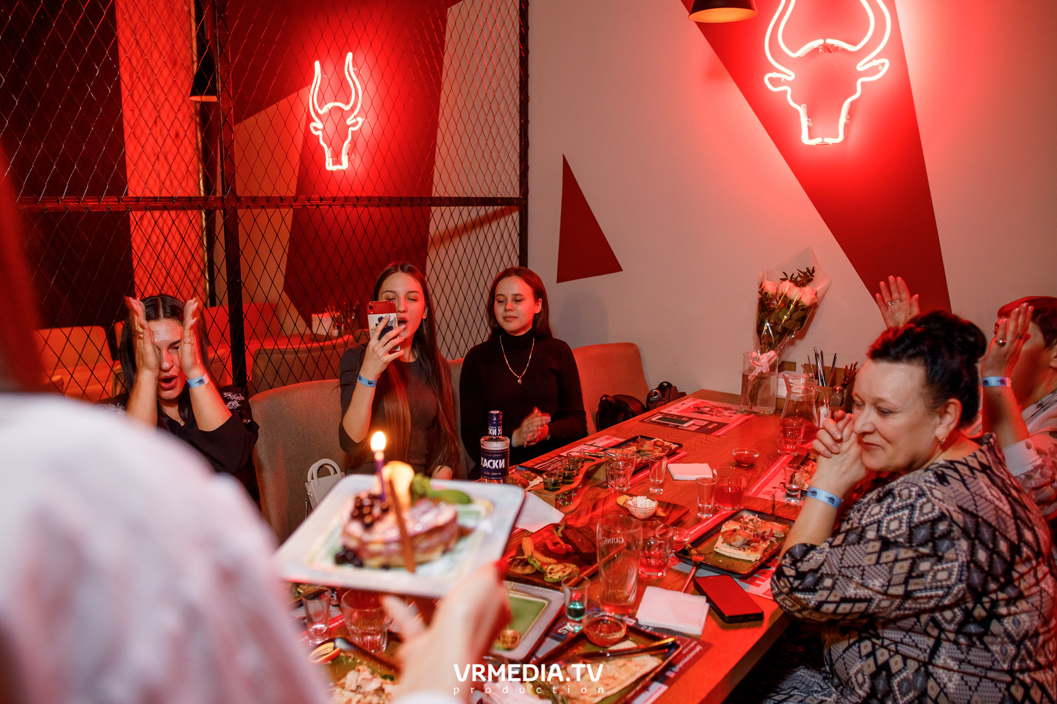 Мы русские в гриль-баре «Жара»