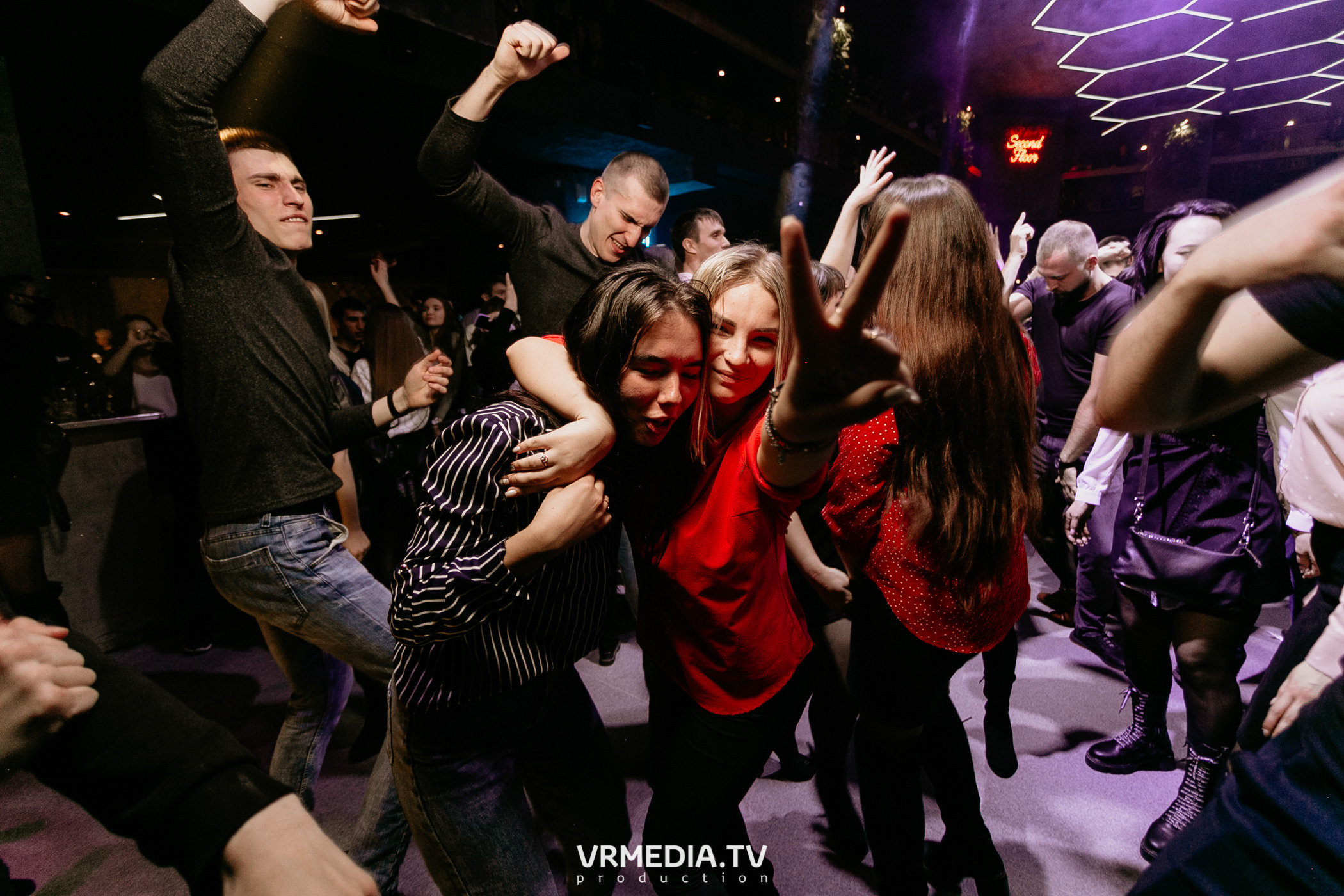 Выходные в баре «DOSKI»