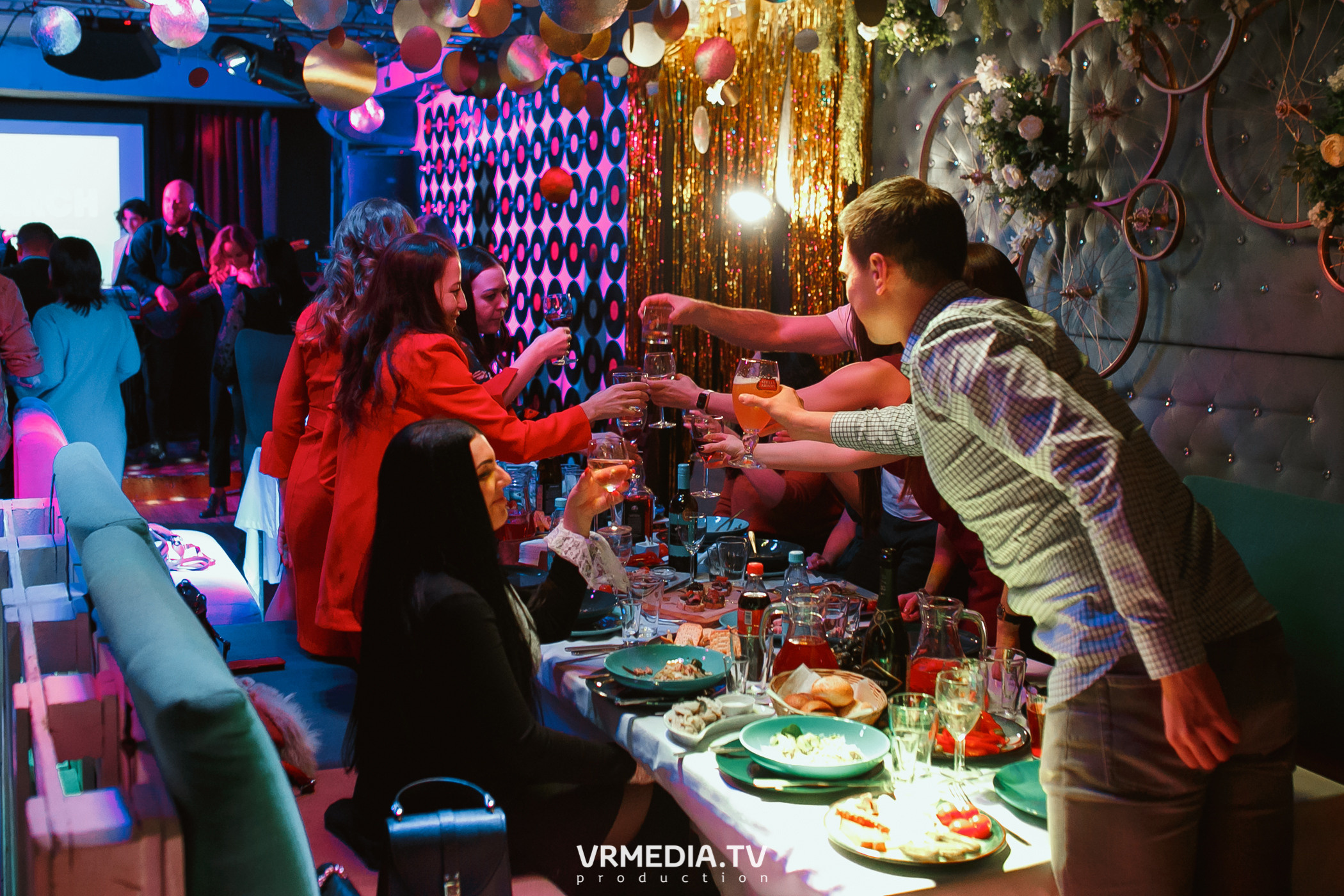 Международный женский день в караоке «Mimo Not»