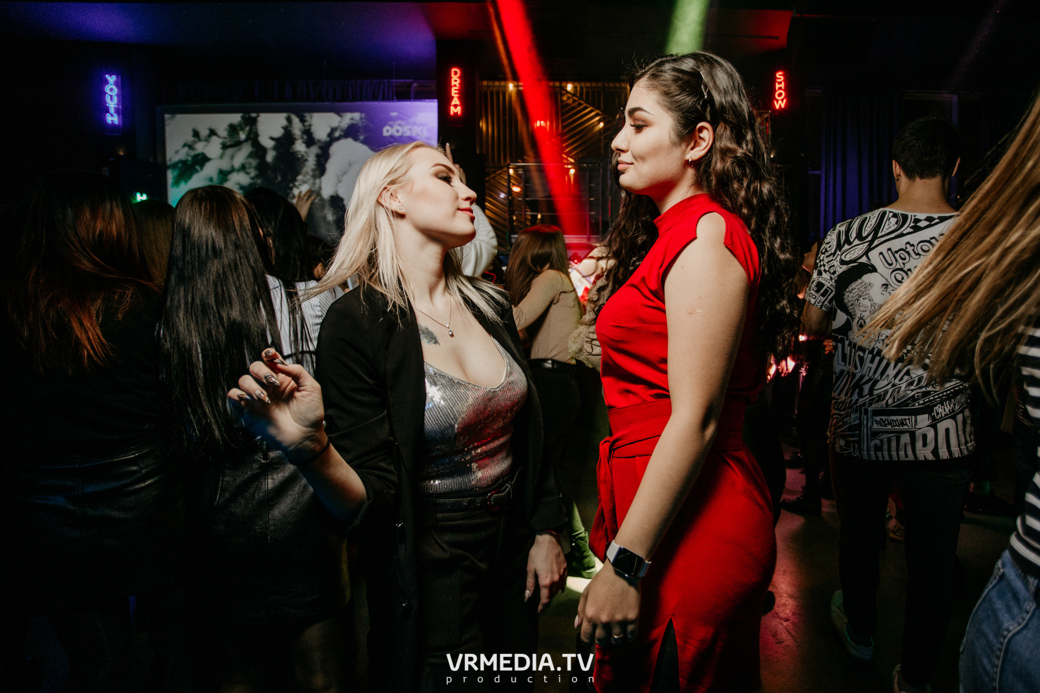 Выходные в баре «DOSKI»