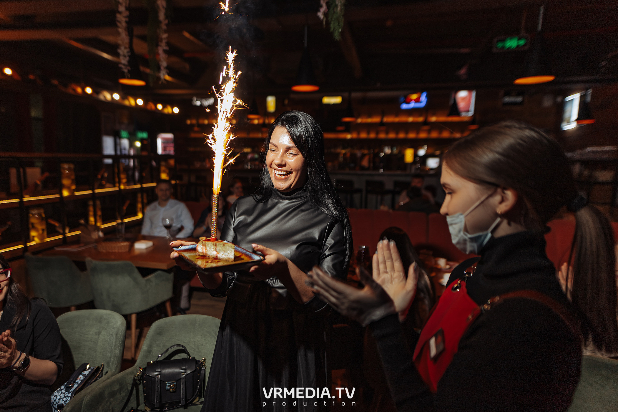 Алые Паруса в гриль-баре «Жара»