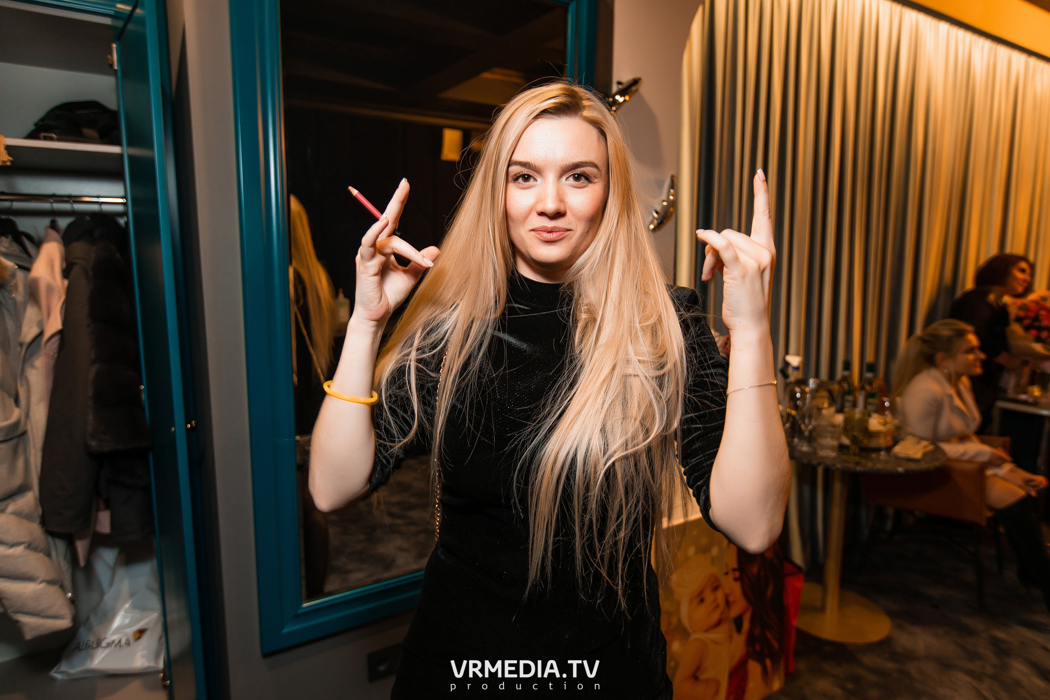 Выходные в караоке «Volna»