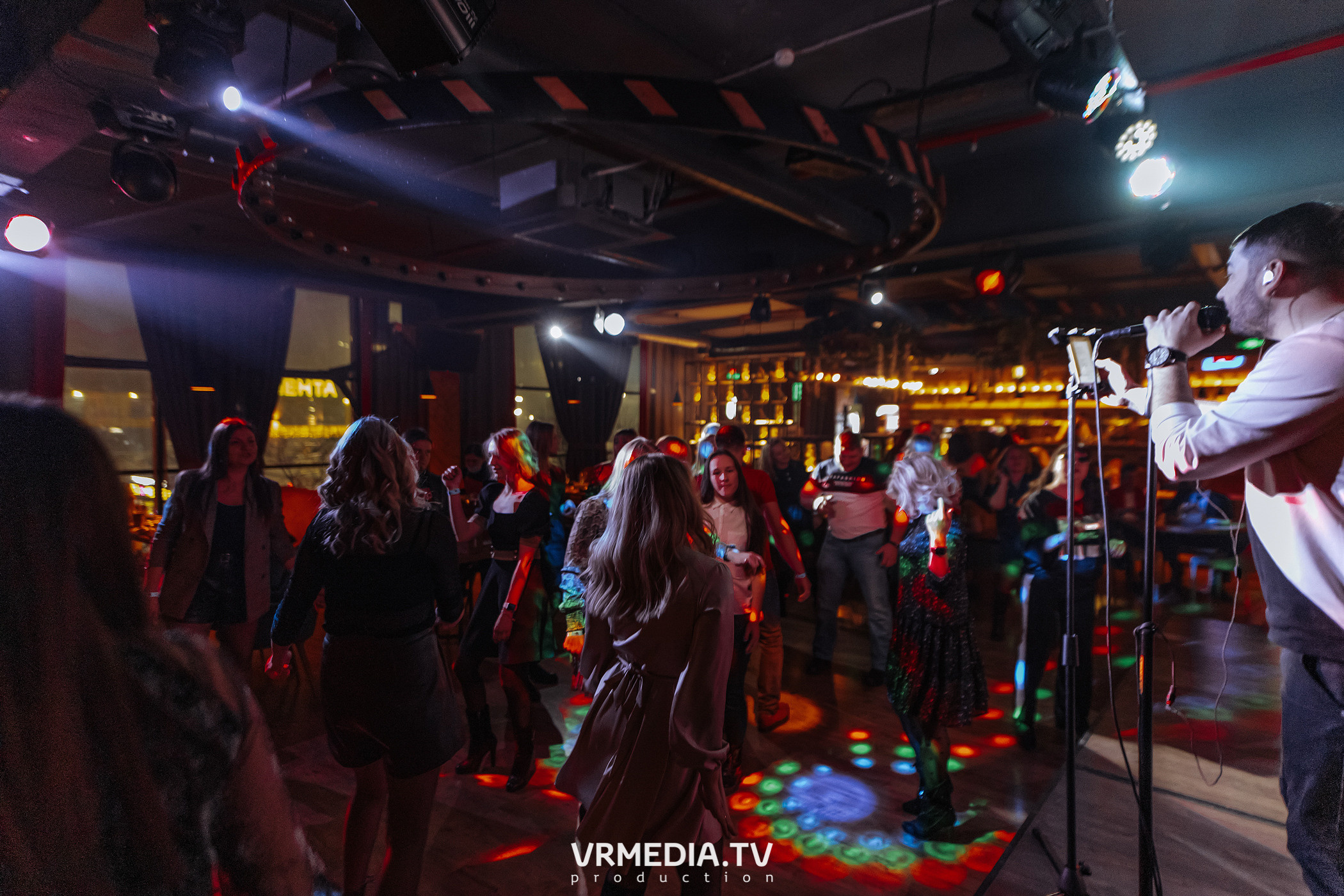 Алые Паруса в гриль-баре «Жара»