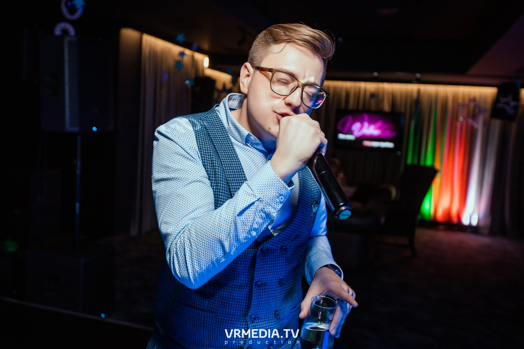 Довольно старый Новый год в караоке «Volna»