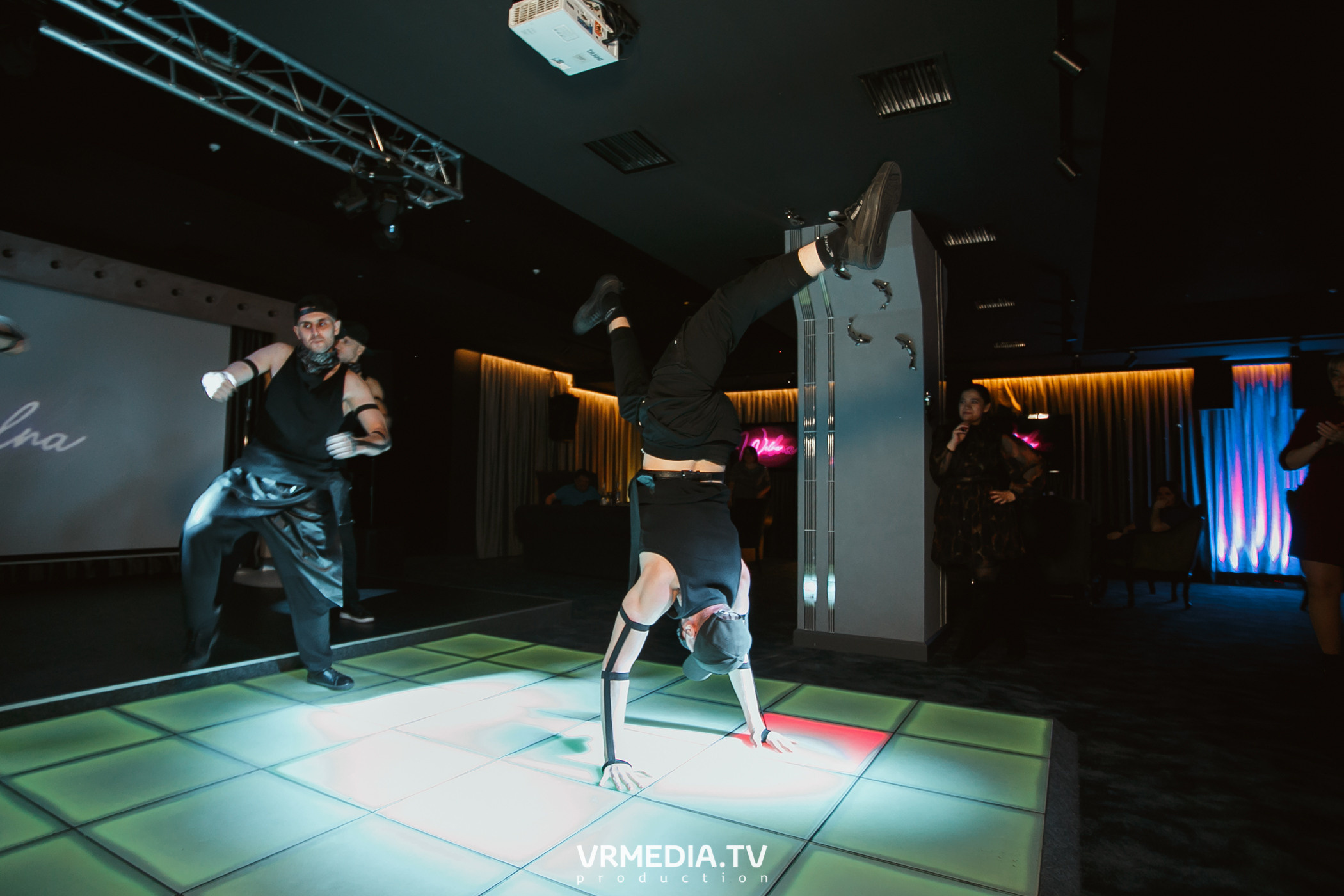 Women’s weekend в караоке «Volna»