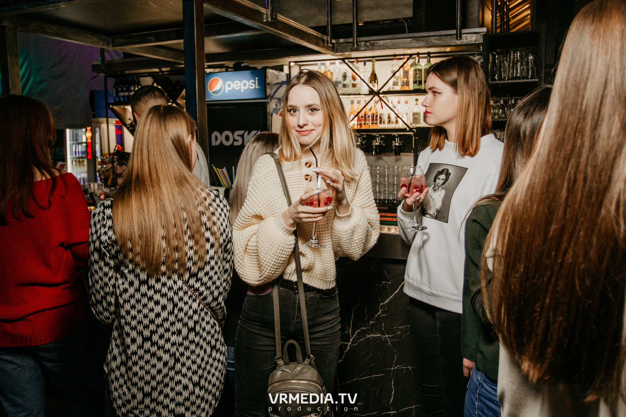 Выходные в баре «DOSKI»