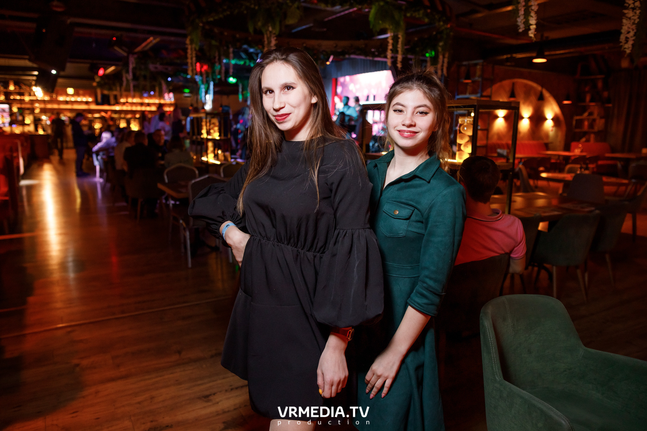 Мы русские в гриль-баре «Жара»