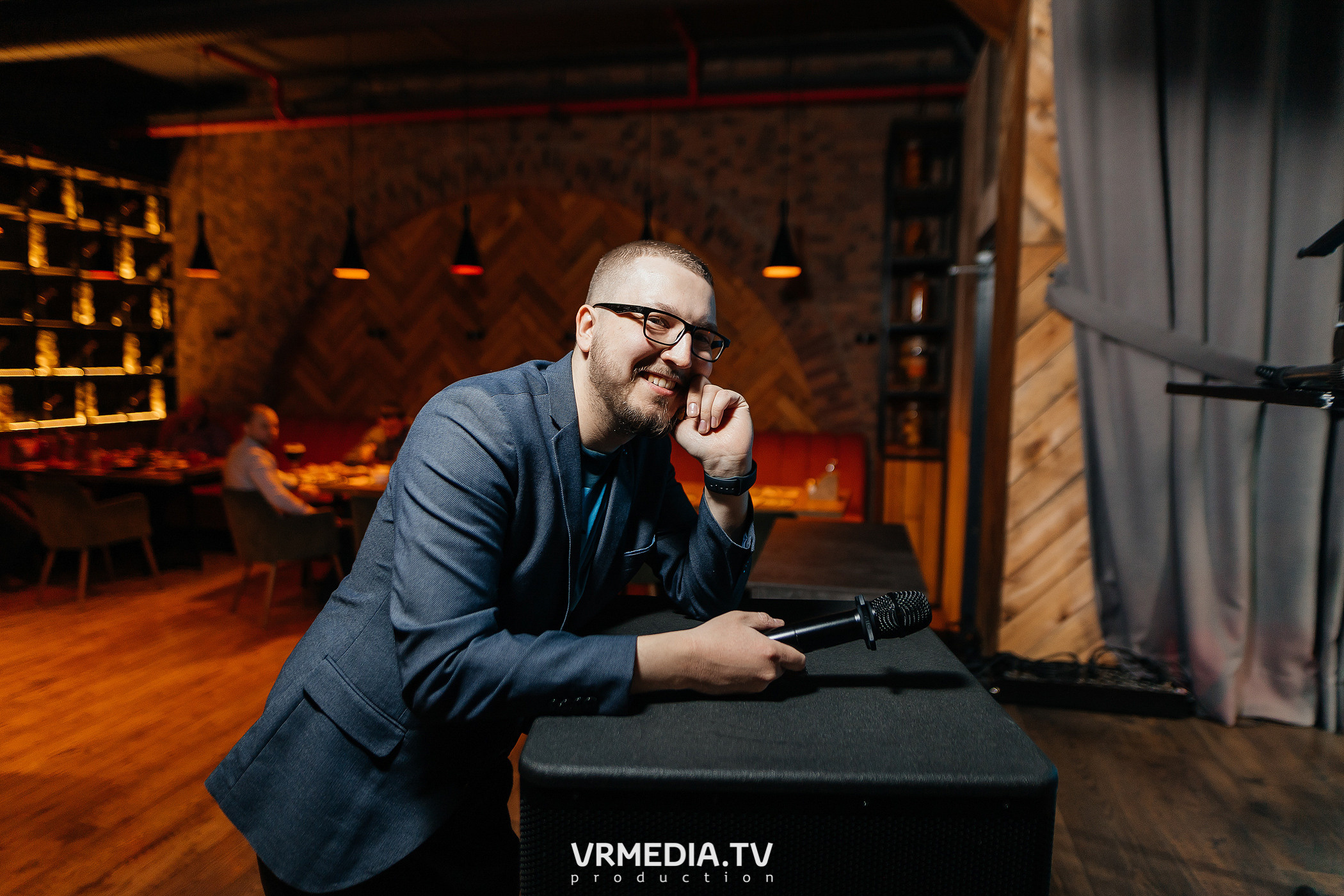 Крупным Планов в гриль-баре «Жара»