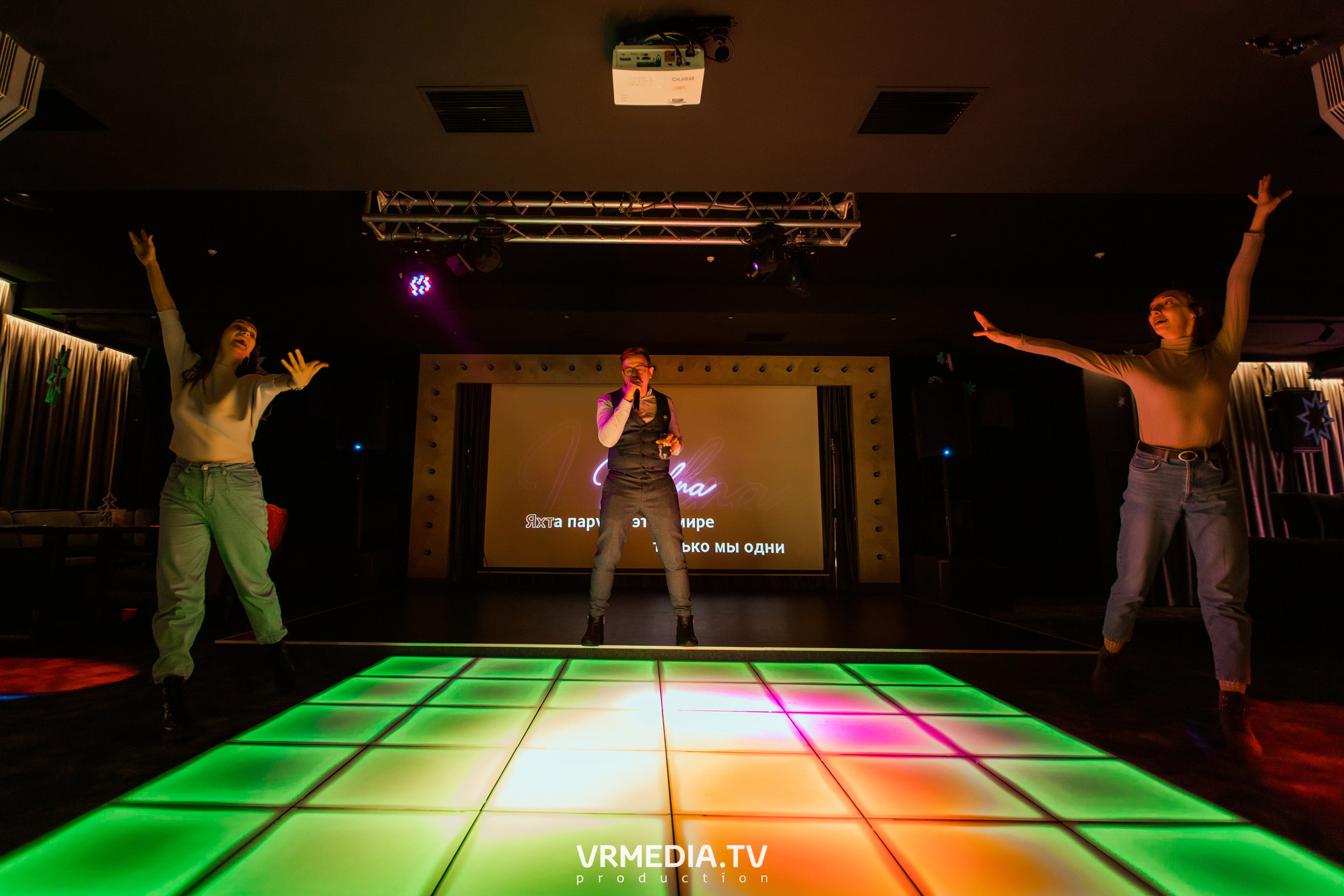 Довольно старый Новый год в караоке «Volna»