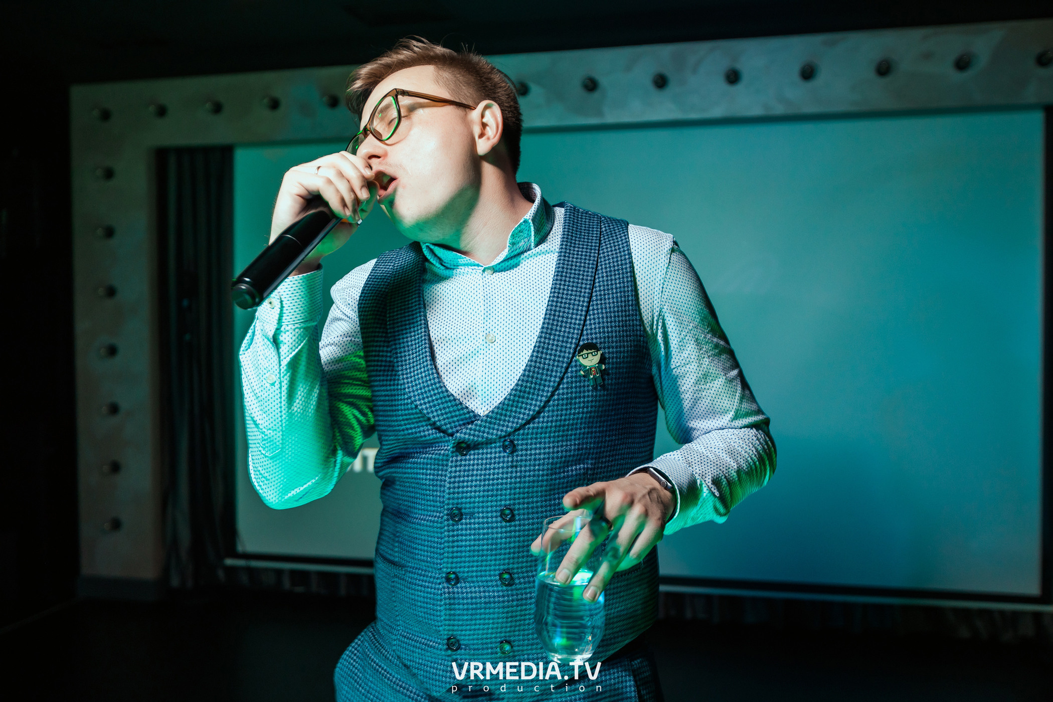 Довольно старый Новый год в караоке «Volna»