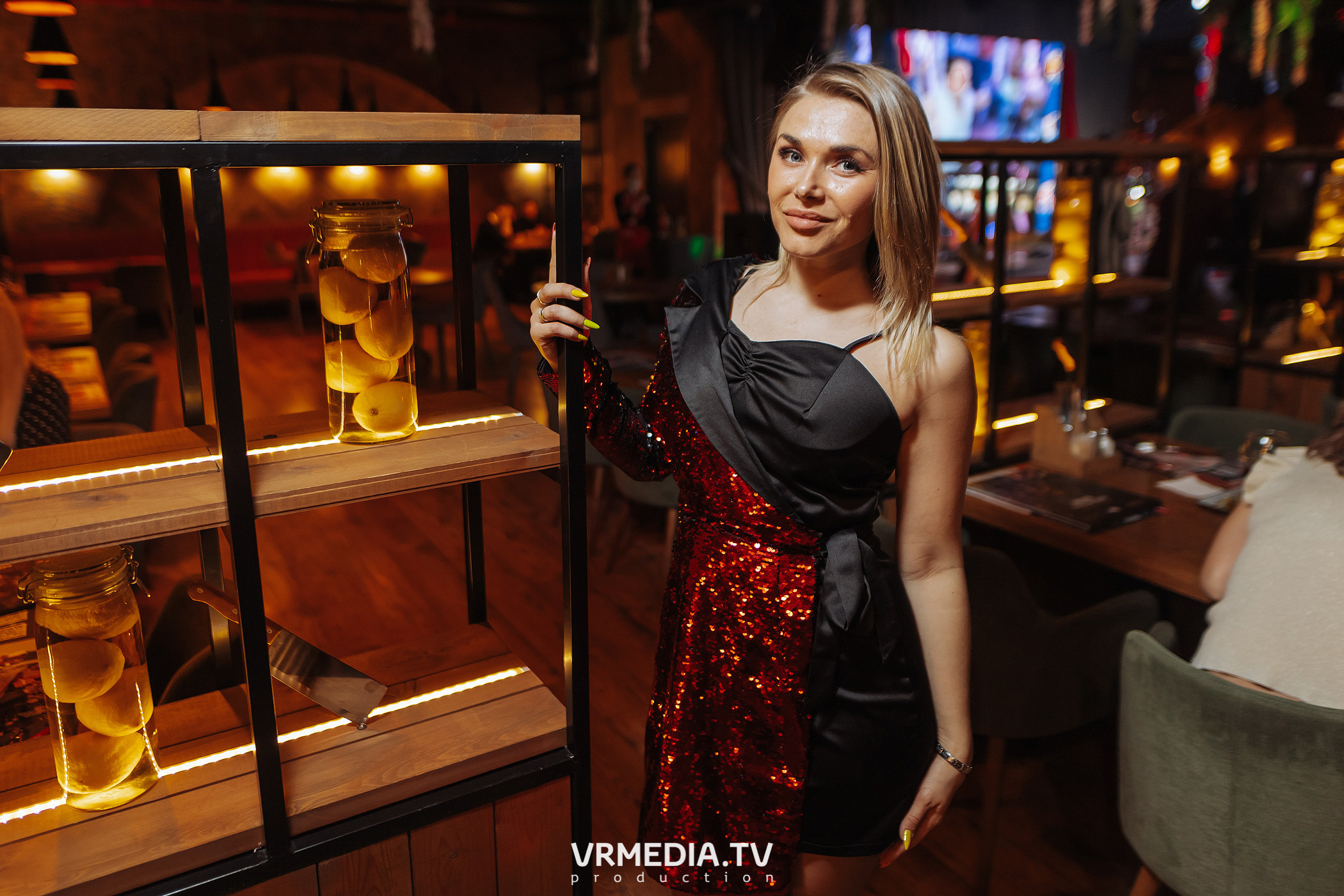 Мы русские в гриль-баре «Жара»