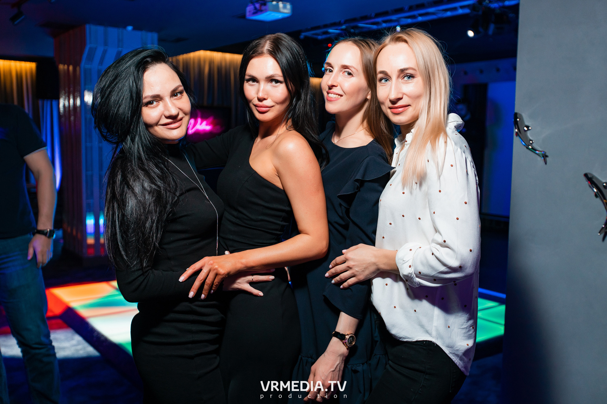 Выходные в караоке «Volna»