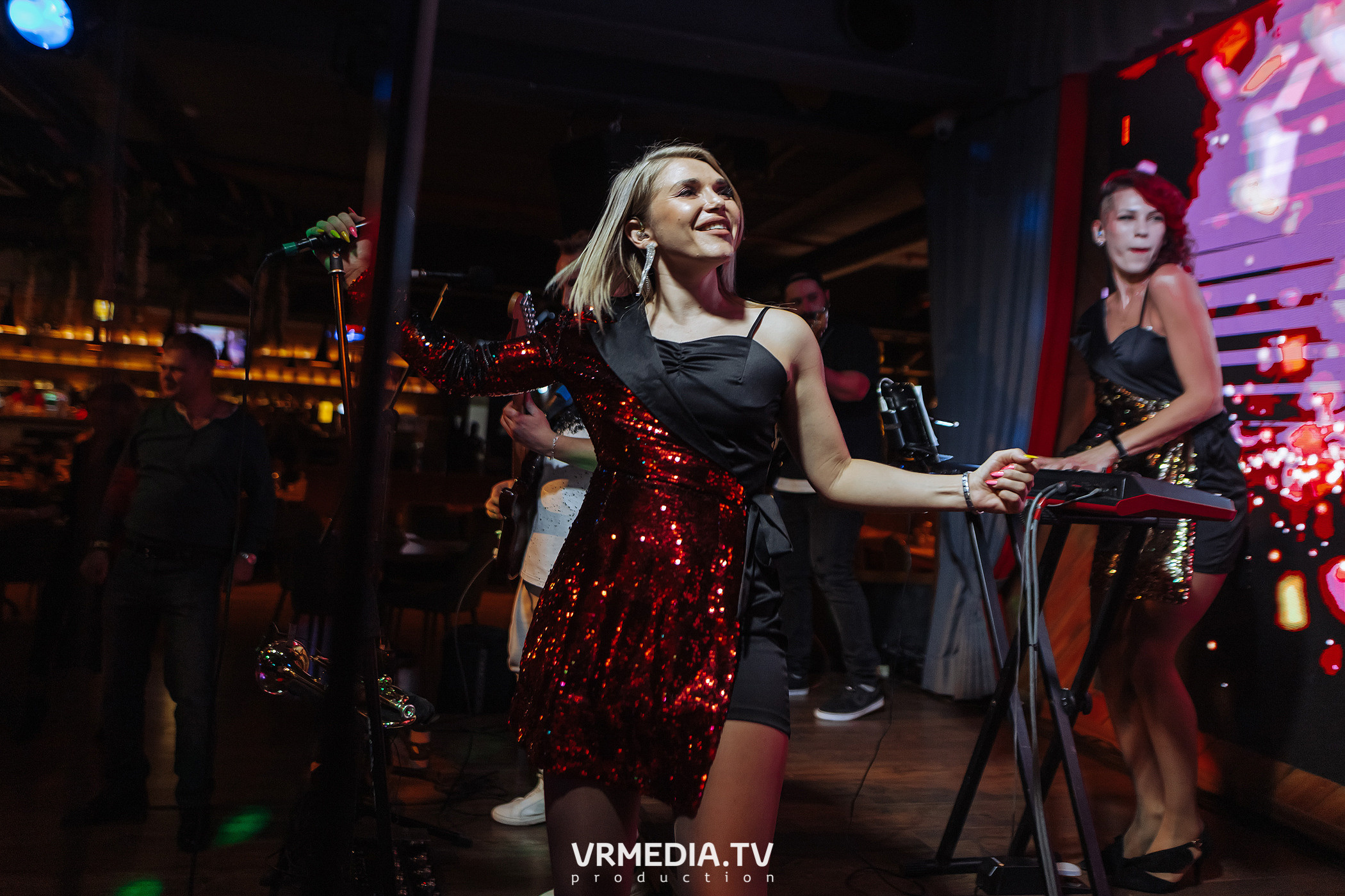 Мы русские в гриль-баре «Жара»