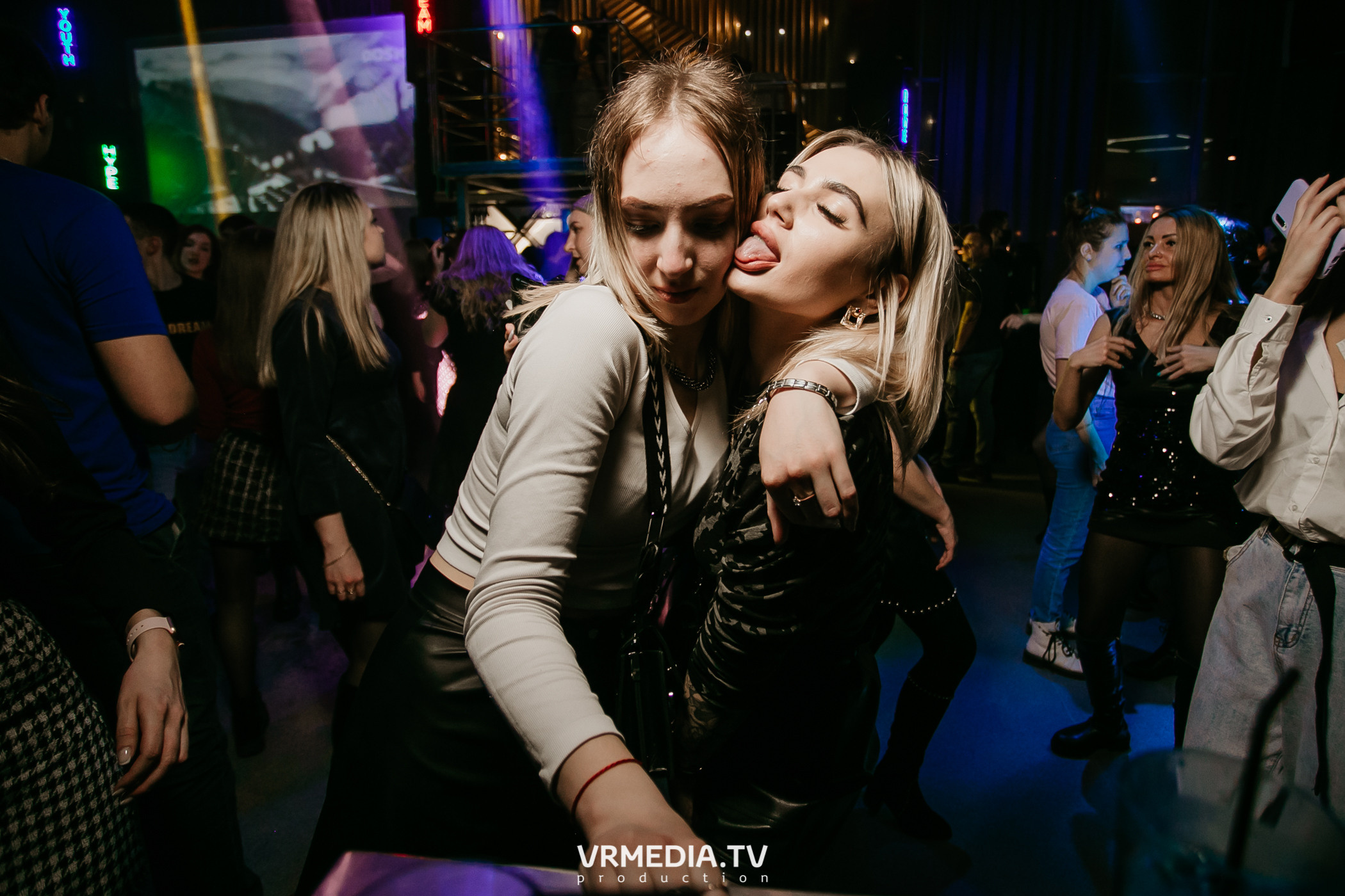 Выходные в баре «DOSKI»