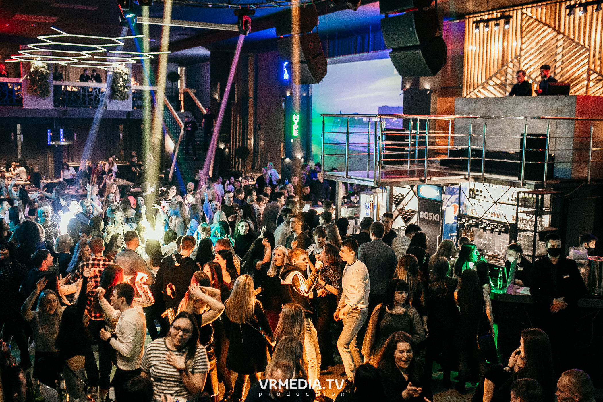 Выходные в баре «DOSKI»
