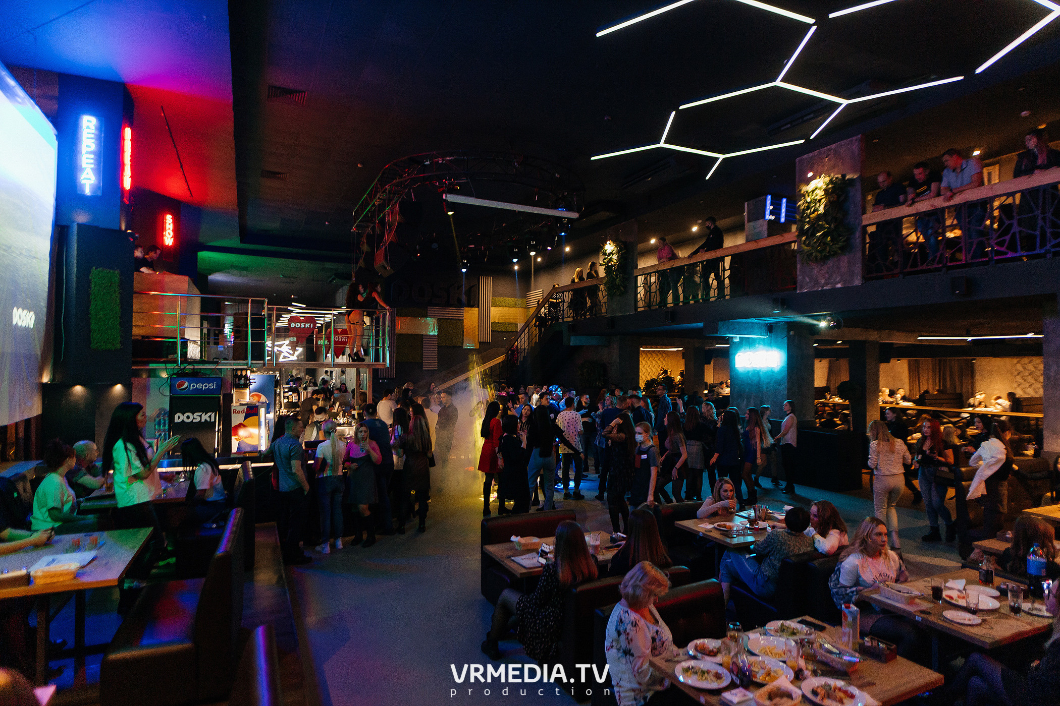 Выходные в баре «DOSKI»