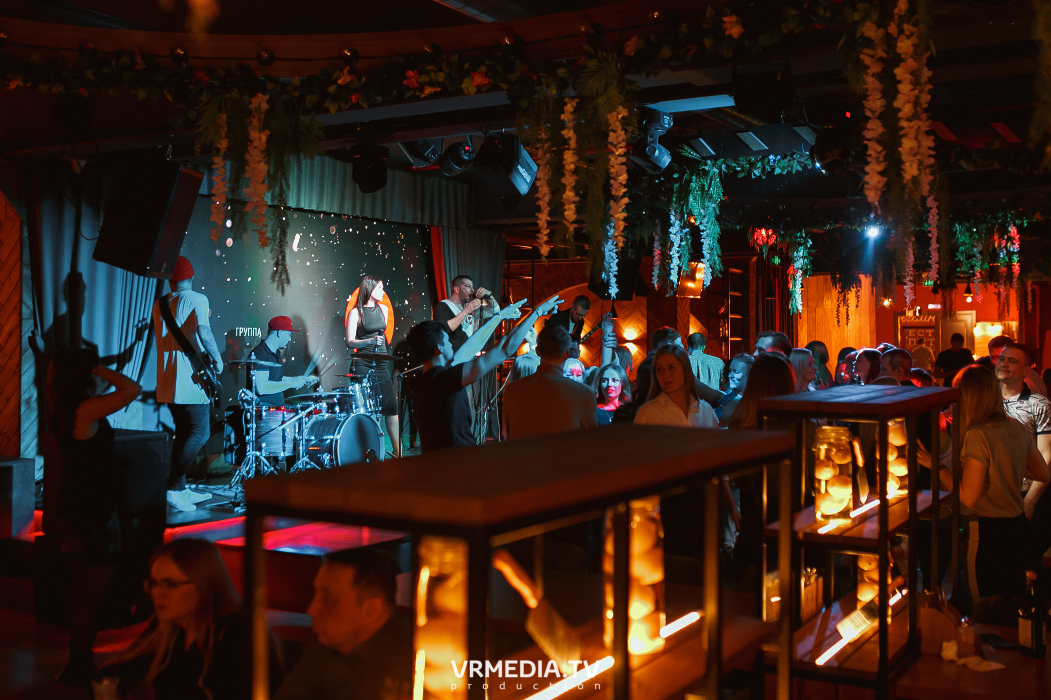 Алые Паруса в гриль-баре «Жара»