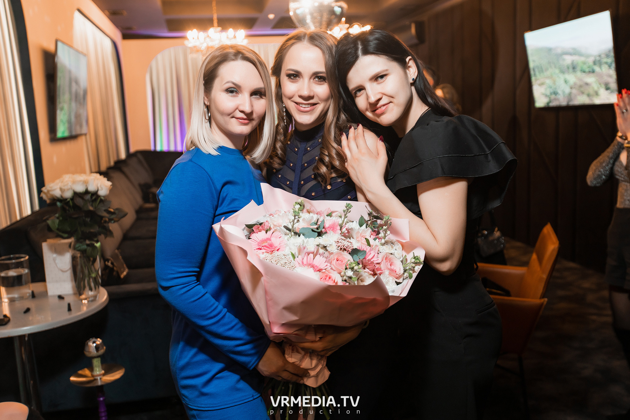 Выходные в караоке «Volna»