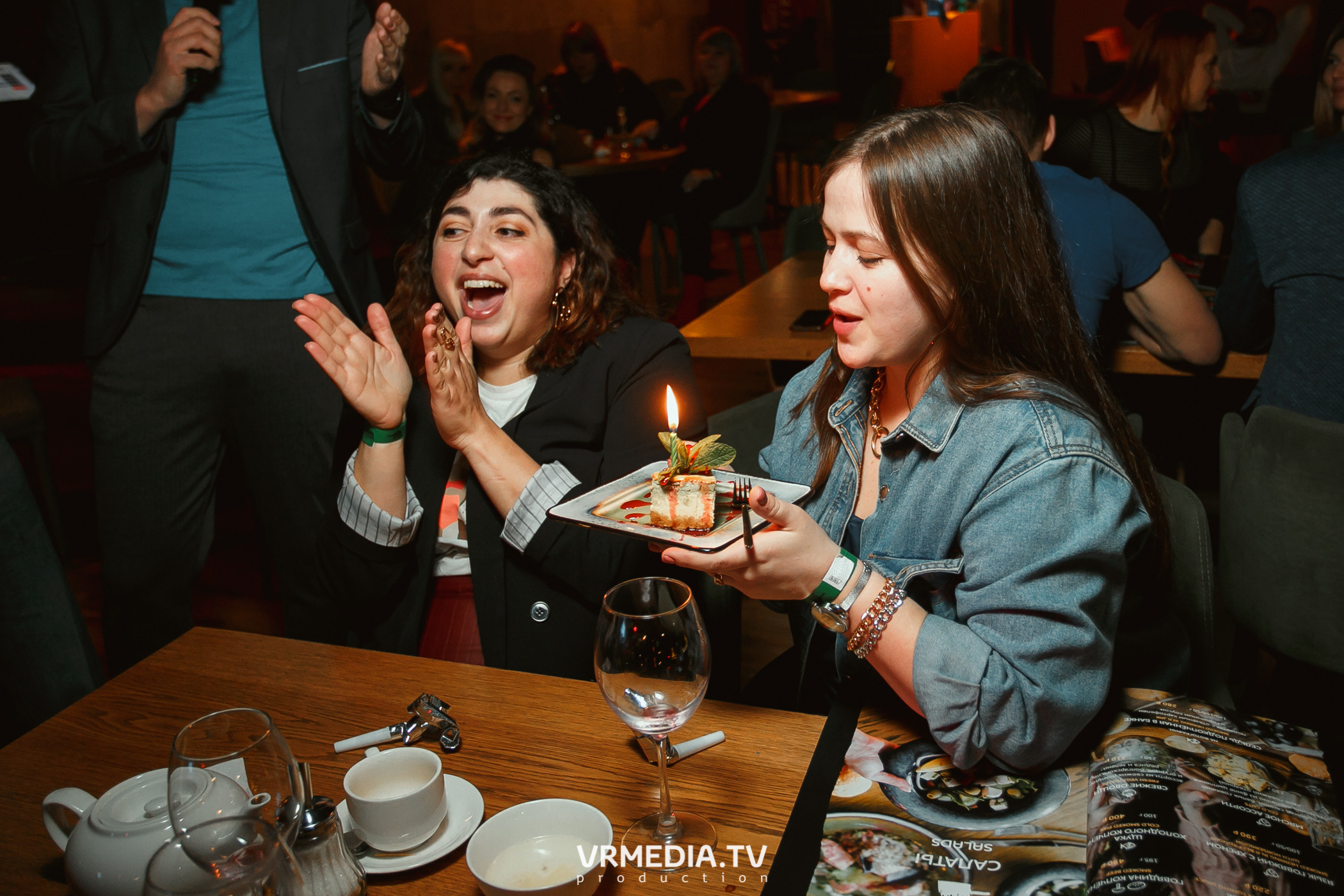 Крупным Планом в гриль-баре «Жара»