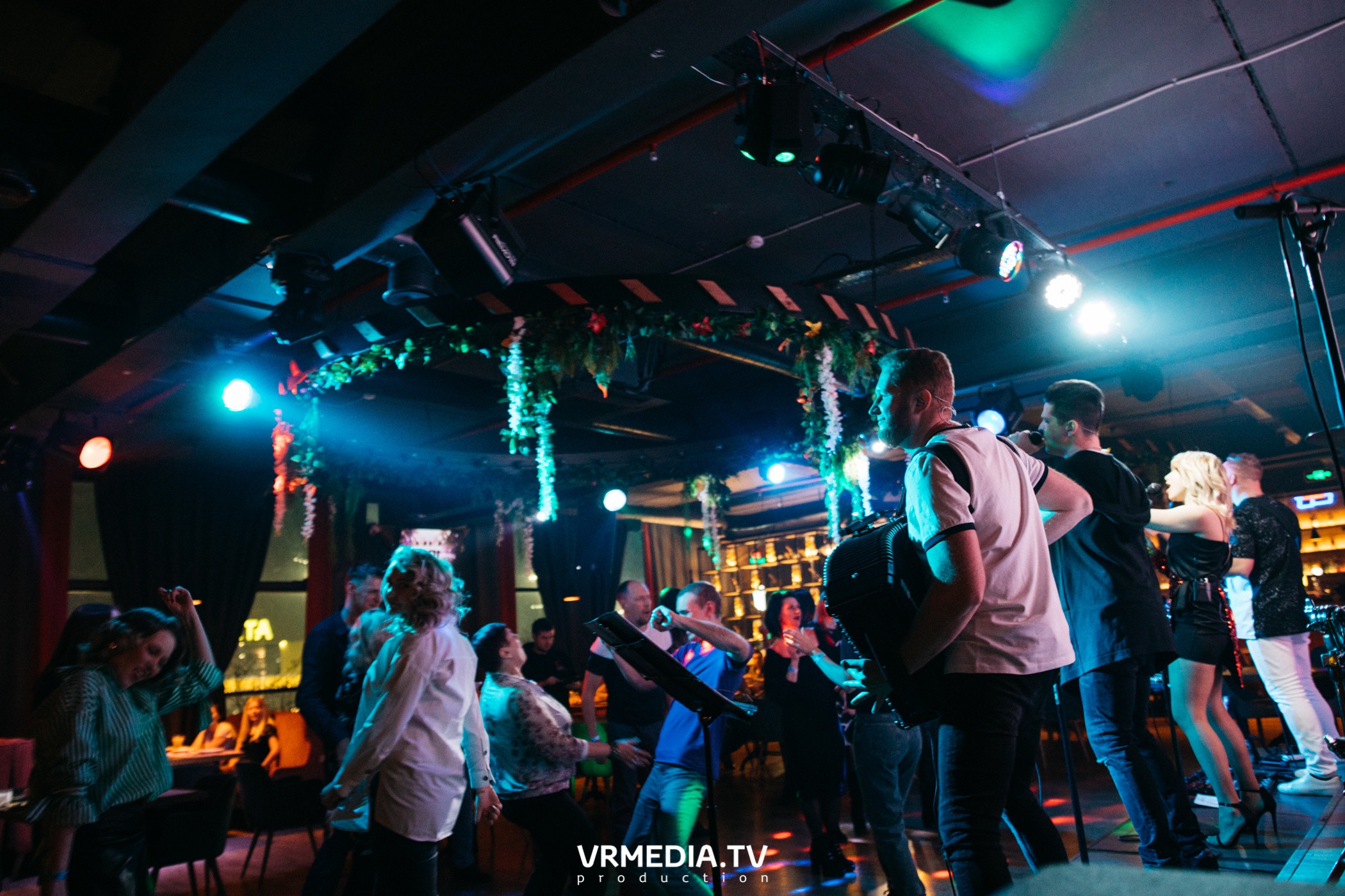 Мы русские в гриль-баре «Жара»