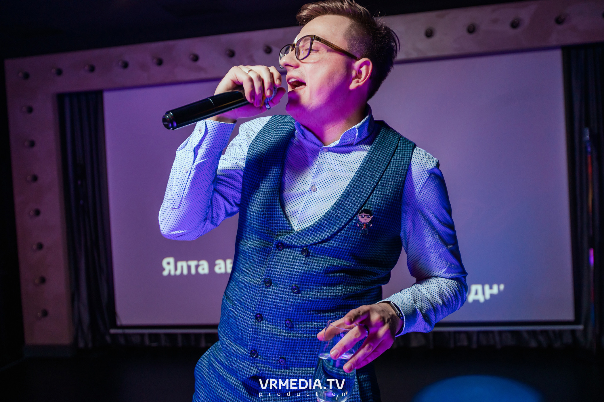 Довольно старый Новый год в караоке «Volna»