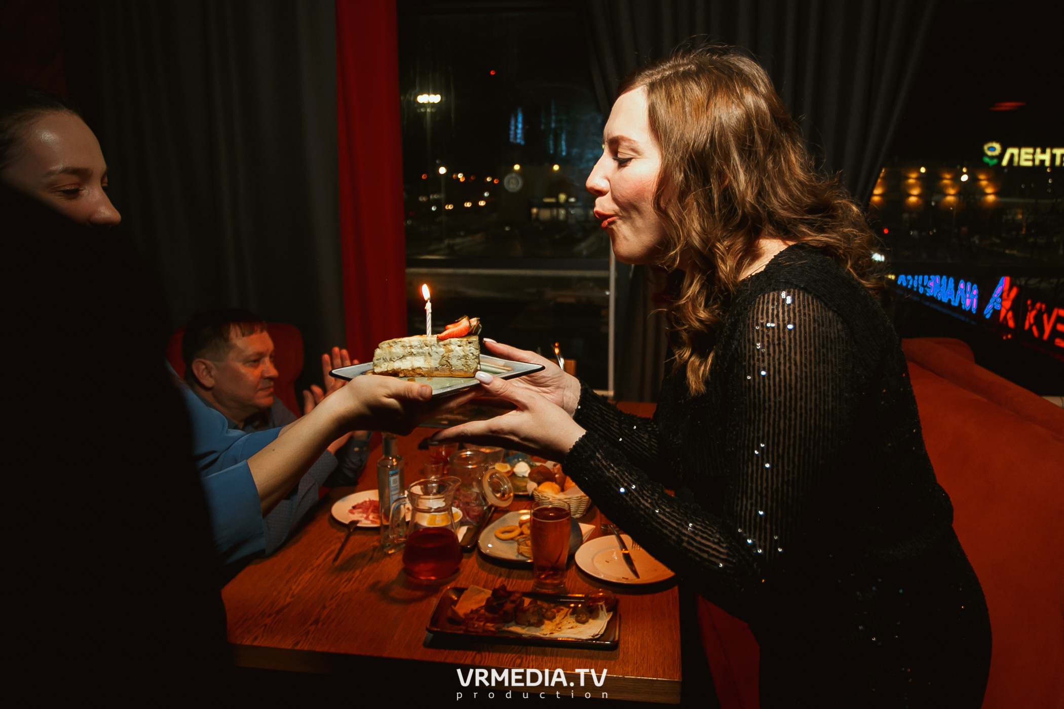 Алые Паруса в гриль-баре «Жара»