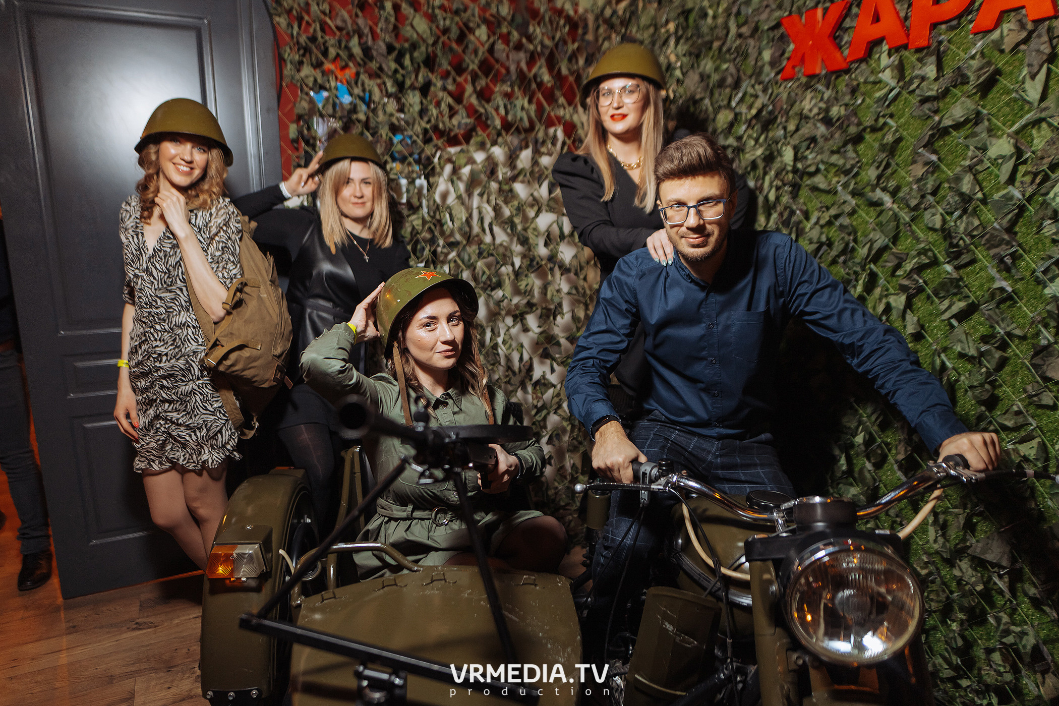 Мы русские в гриль-баре «Жара»