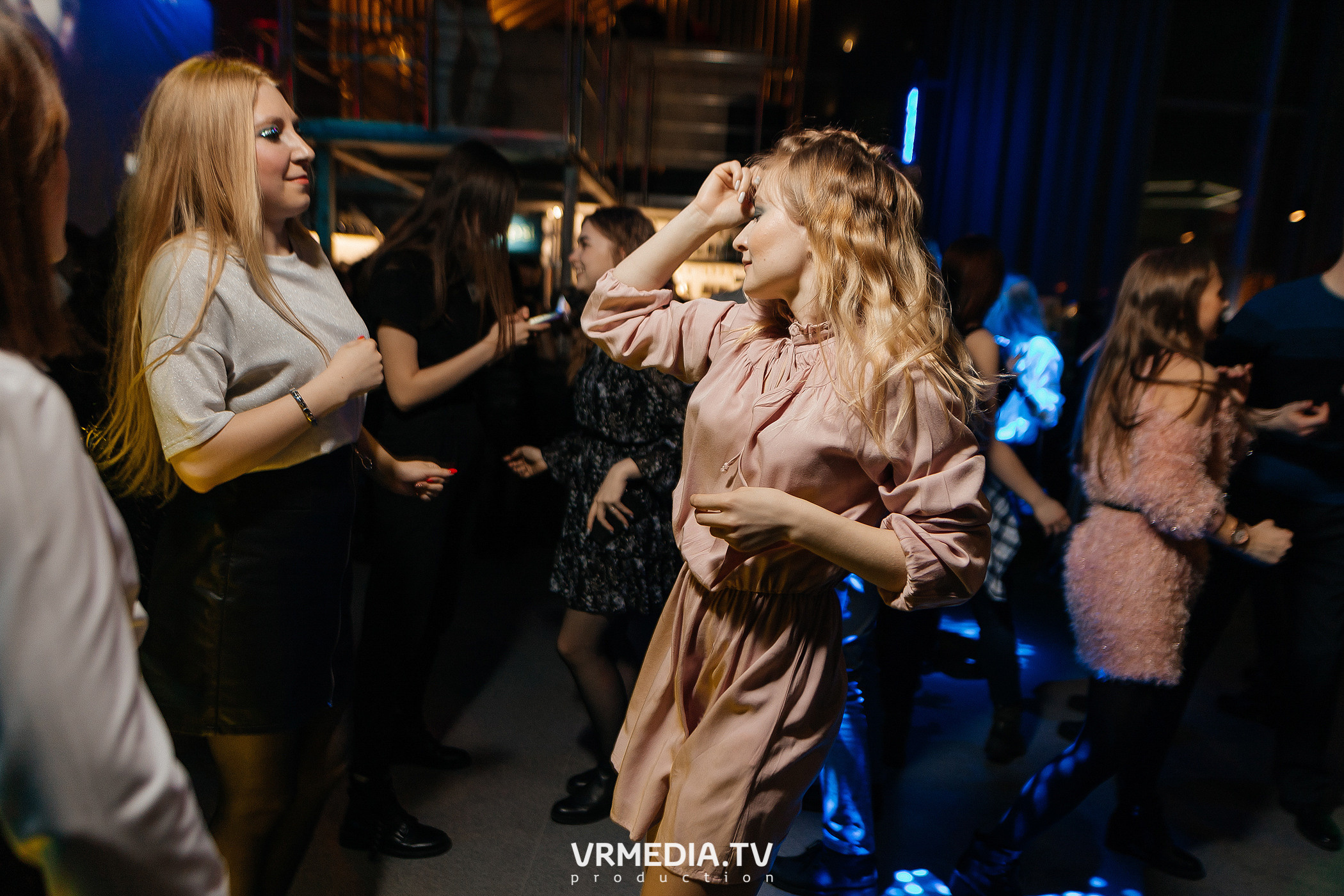 Выходные в баре «DOSKI»