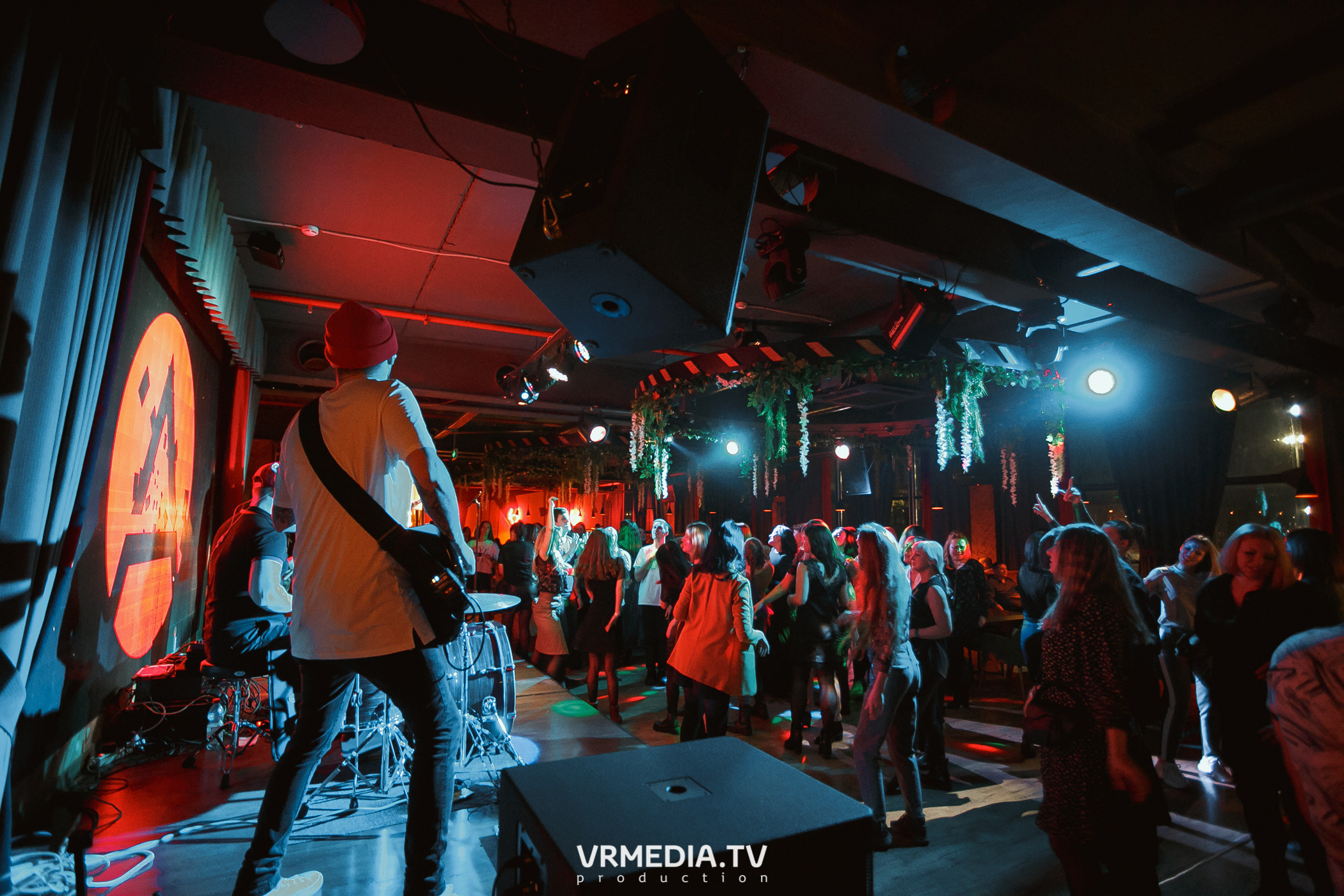 Алые Паруса в гриль-баре «Жара»