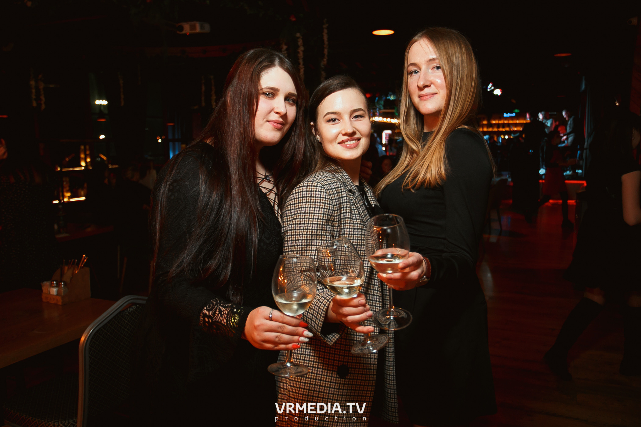 Алые Паруса в гриль-баре «Жара»