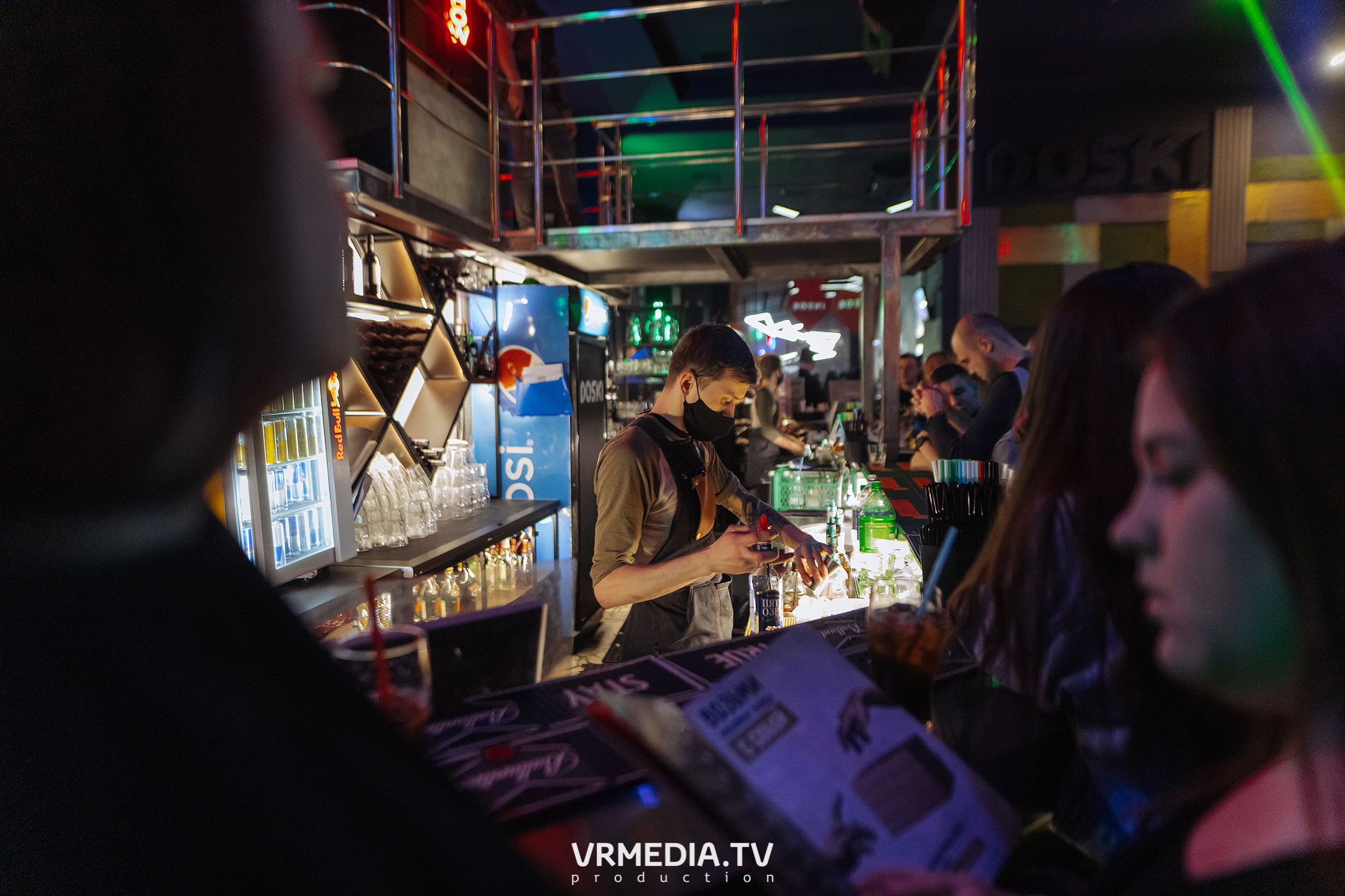 Выходные в баре «DOSKI»