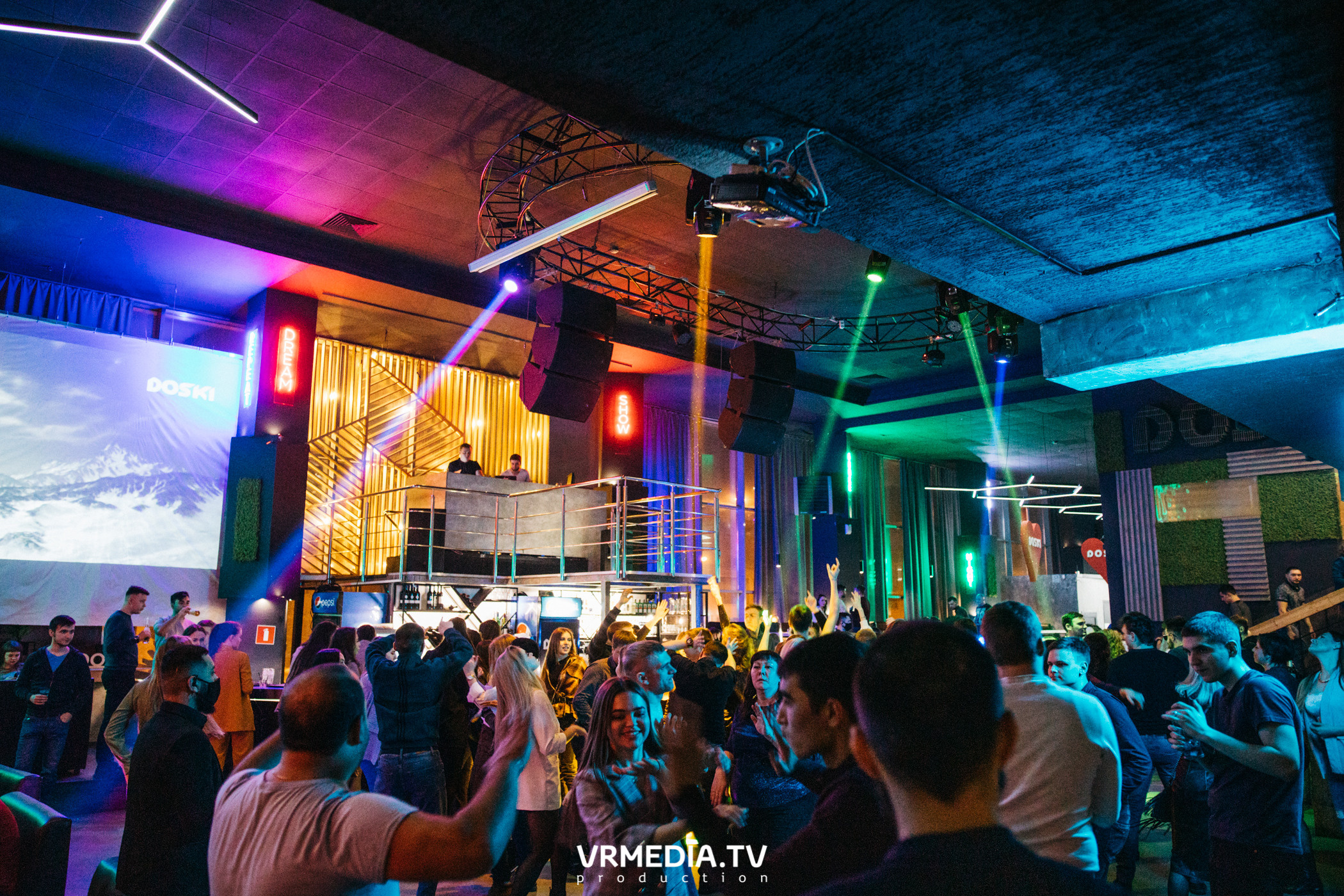 Выходные в баре «DOSKI»