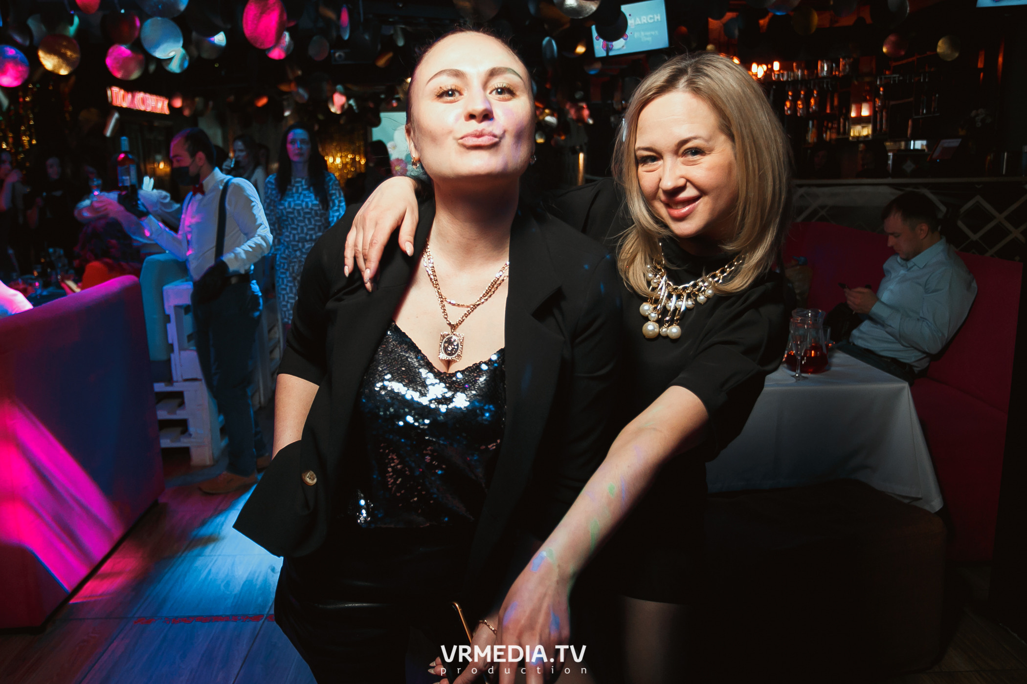 Международный женский день в караоке «Mimo Not»