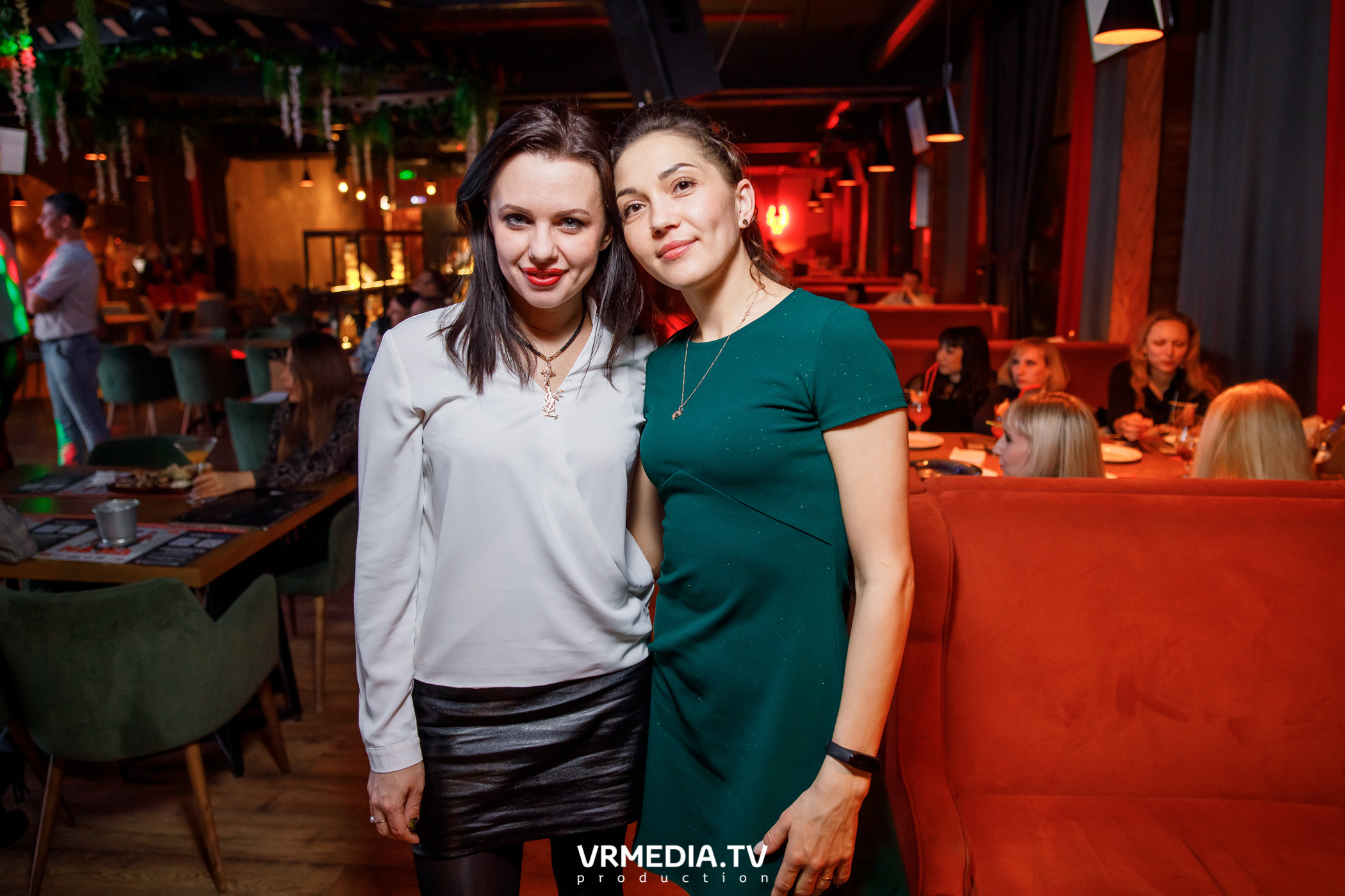 Мы русские в гриль-баре «Жара»