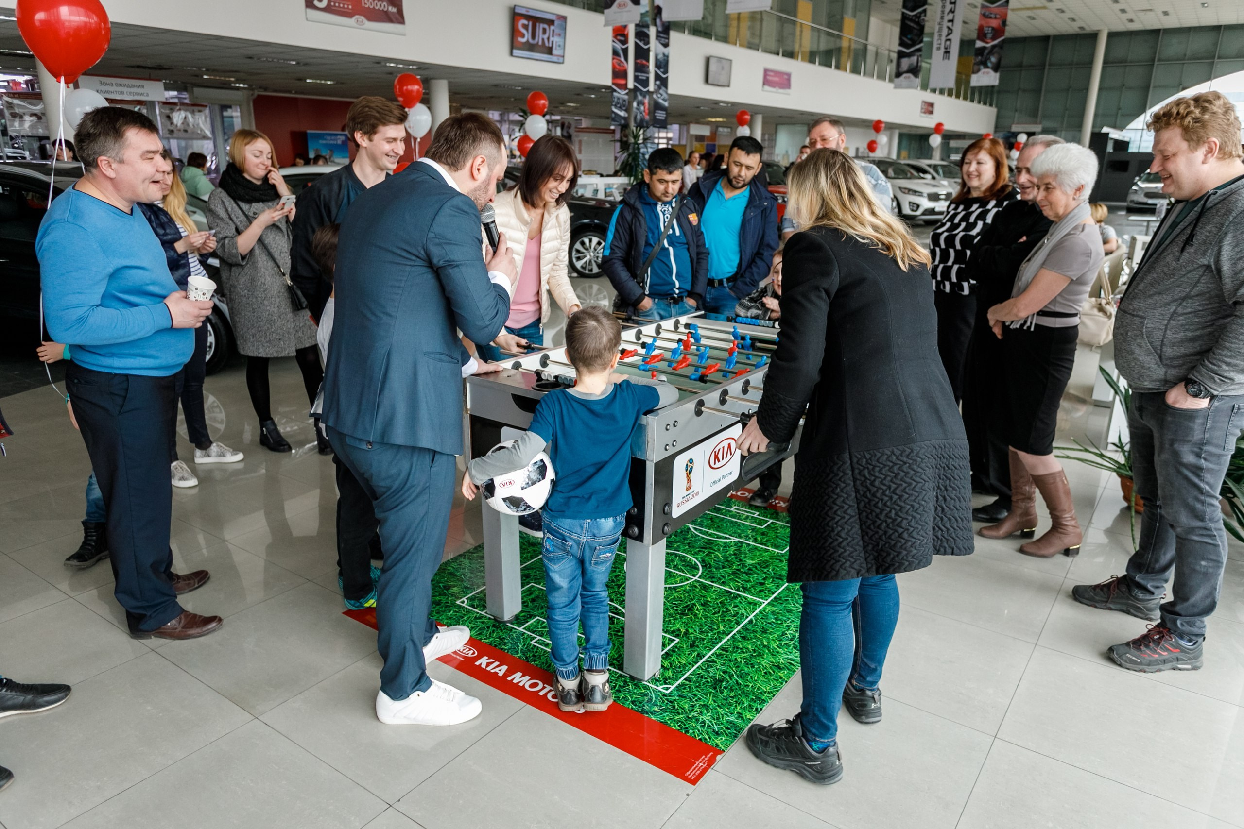 Розыгрыш билетов на ЧМ по футболу FIFA @ Киа Центр. Репортажный фотограф Максим Полянский. Москва, Санкт-Петербург, Красноярск