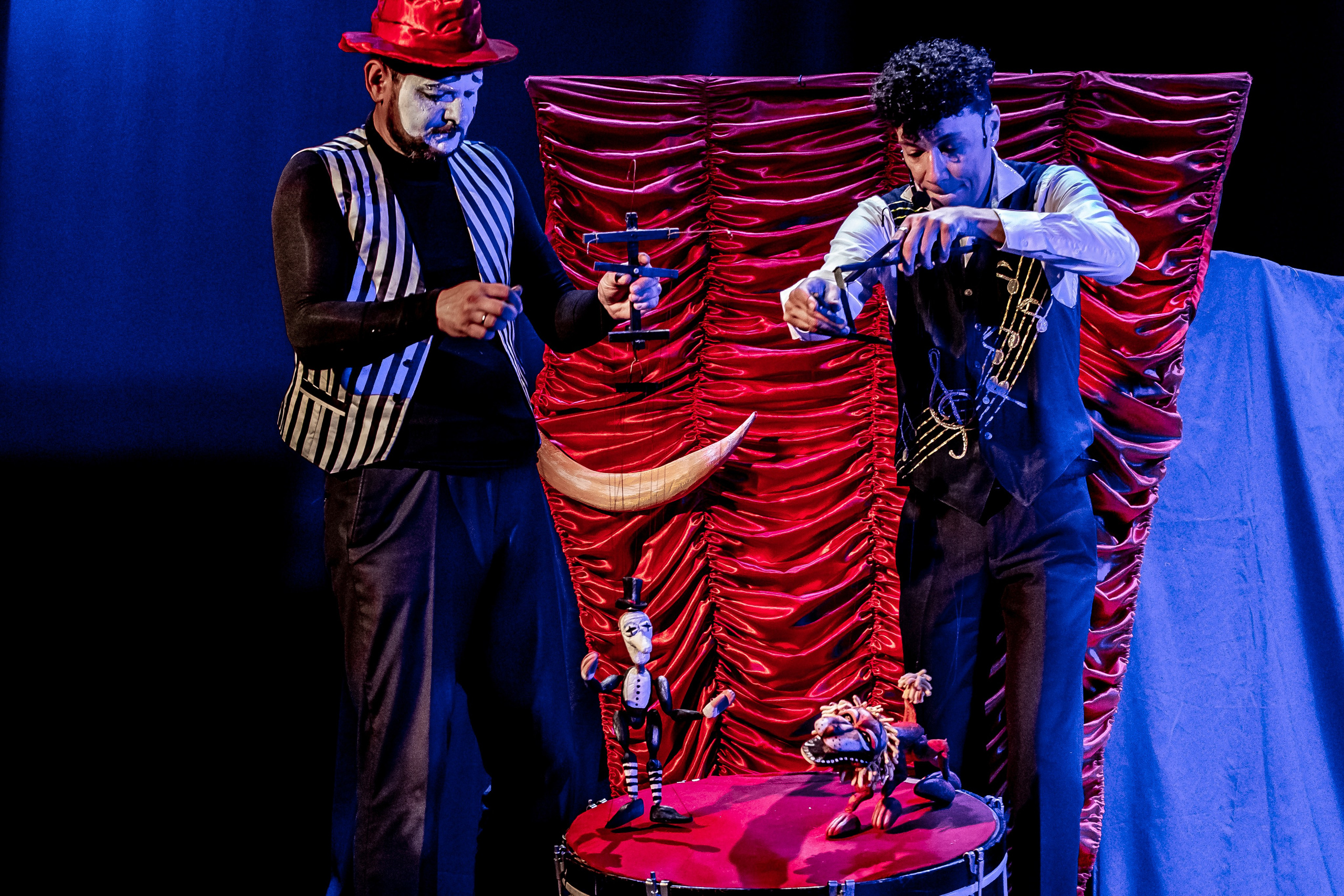 Цирк из Саквояжа спектакль театра САКВОЯЖ. Фотограф в Сочи Юрий Шептаев