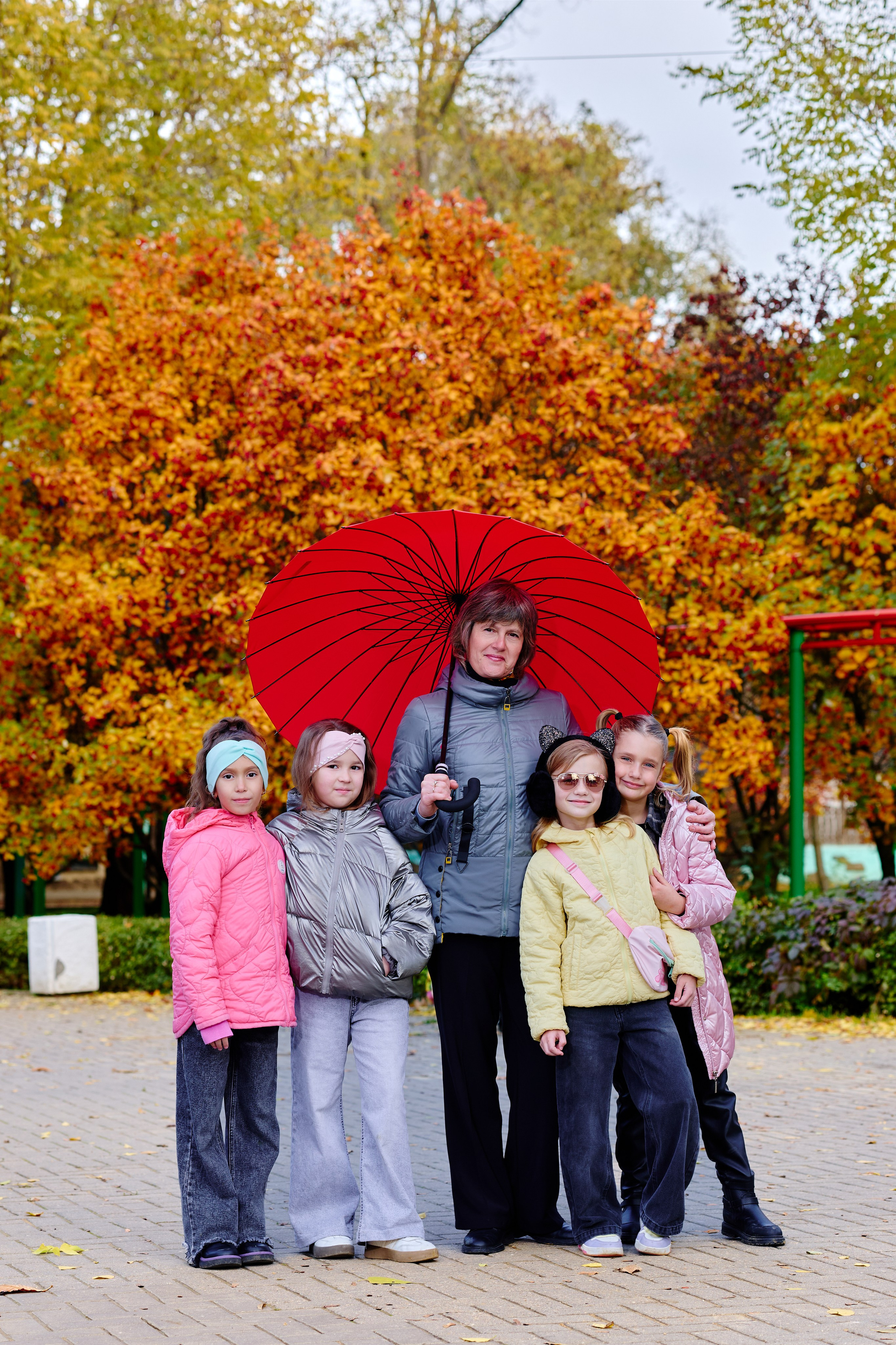 Прогулка в парке классом. Фотограф Выпускные альбомы Таганрог Сергей Коробченко