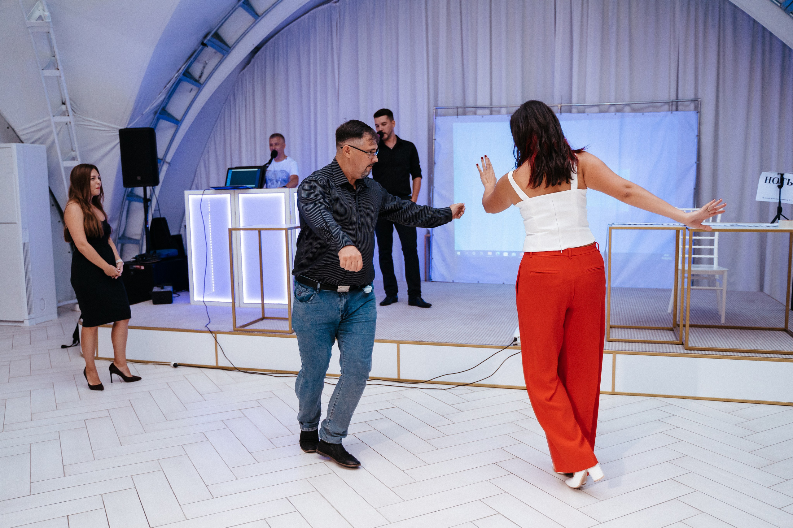 Ави Центр. Свадебный фотограф в Симферополе