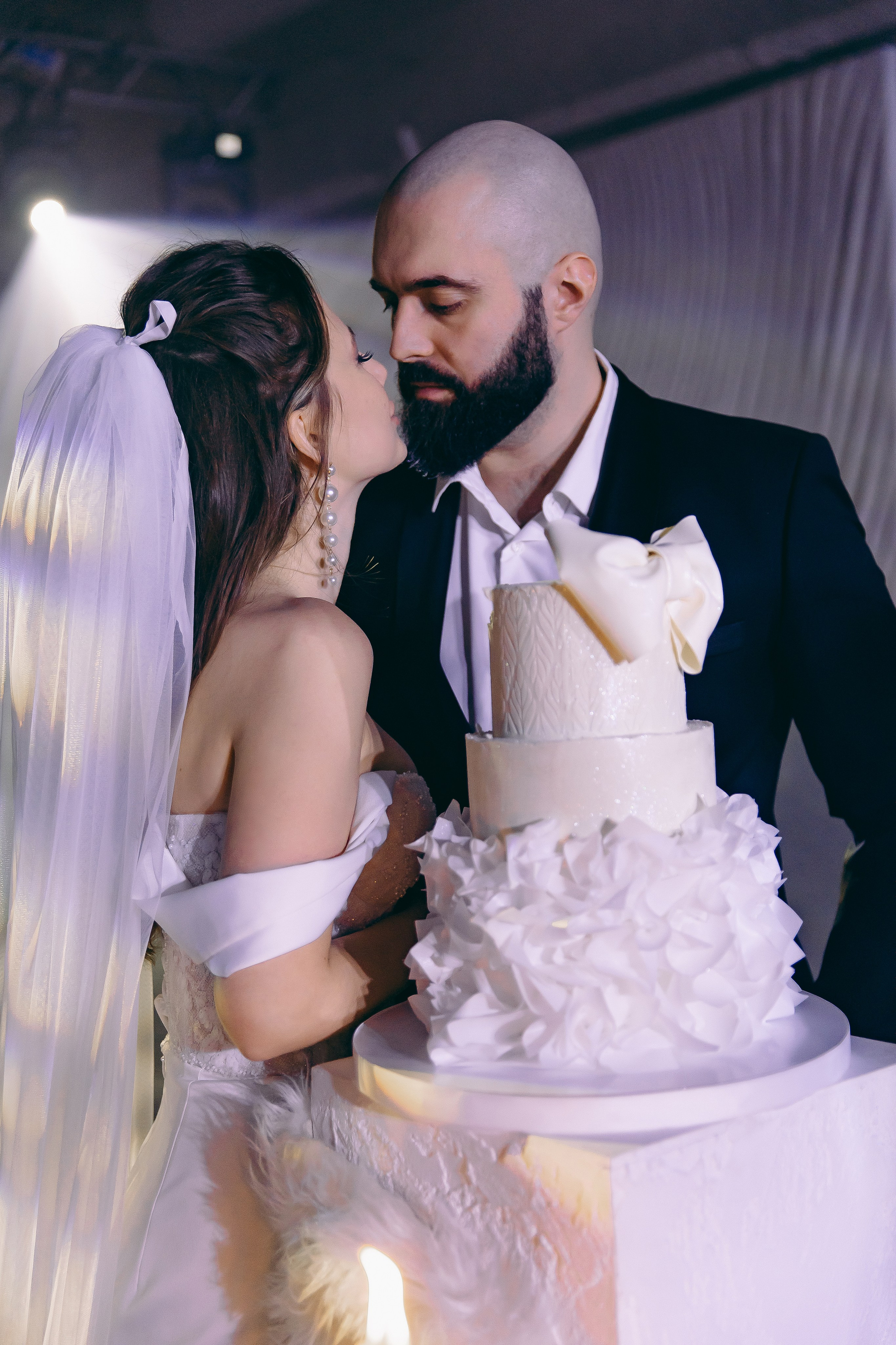 История торта Олеси и Владимира. Свадебный и семейный фотограф в Рязани Саша Крутых