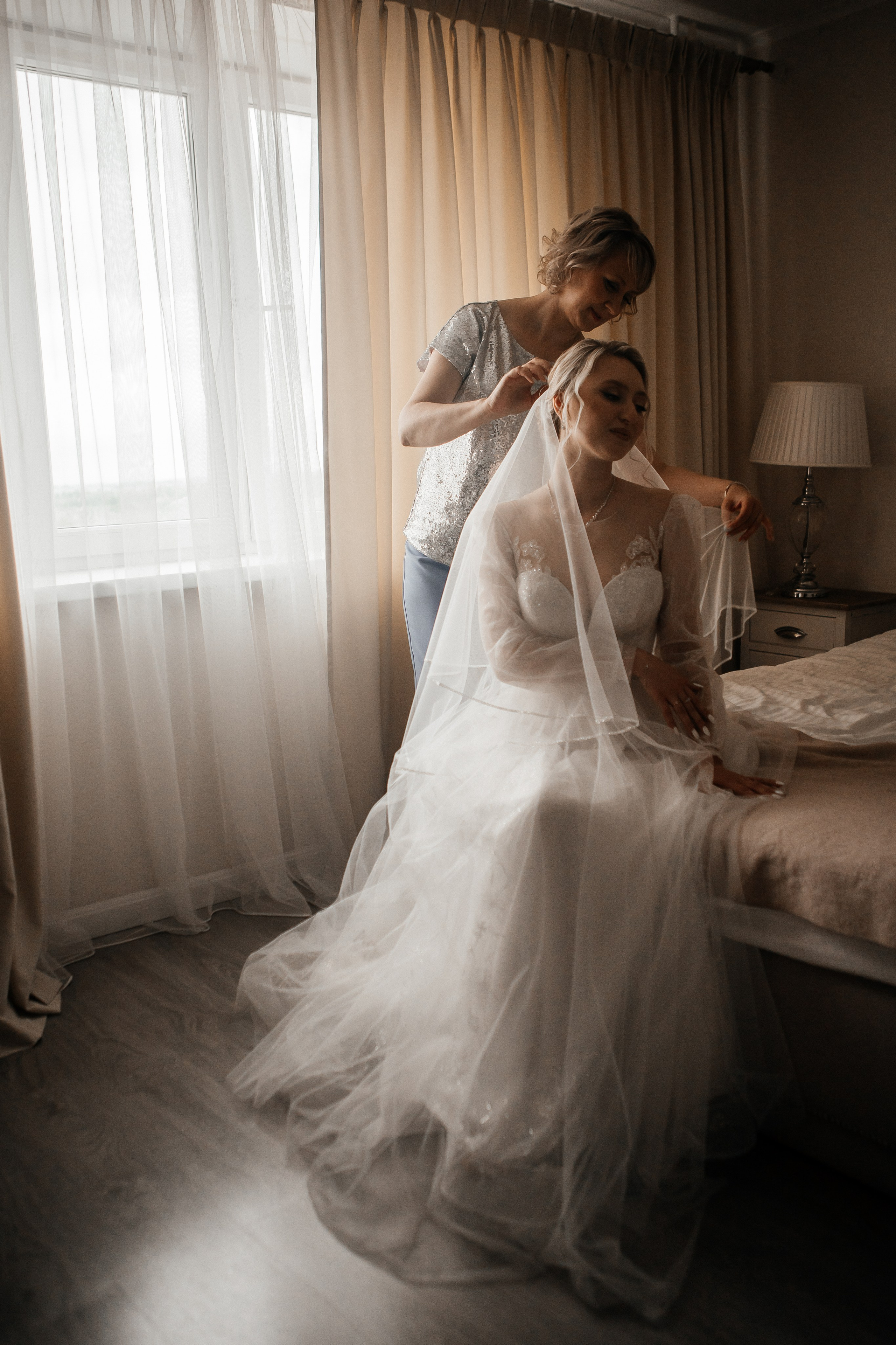 Евгения и Николай утренние сборы. Свадебный фотограф Виктория Чуйко Магнитогорск. Визуал для бизнеса