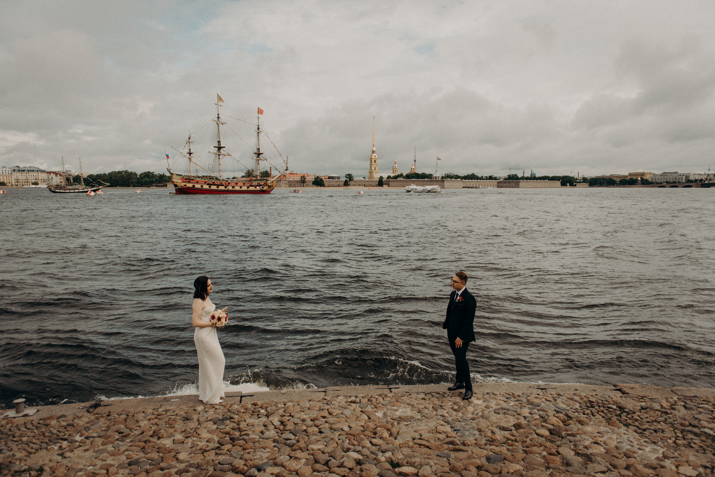 свадебная фотосессия на набережной Невы