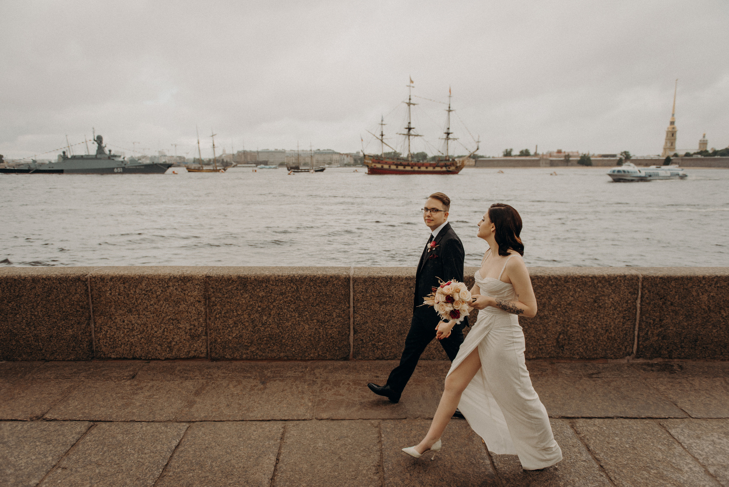 свадебная фотосессия на набережной Невы