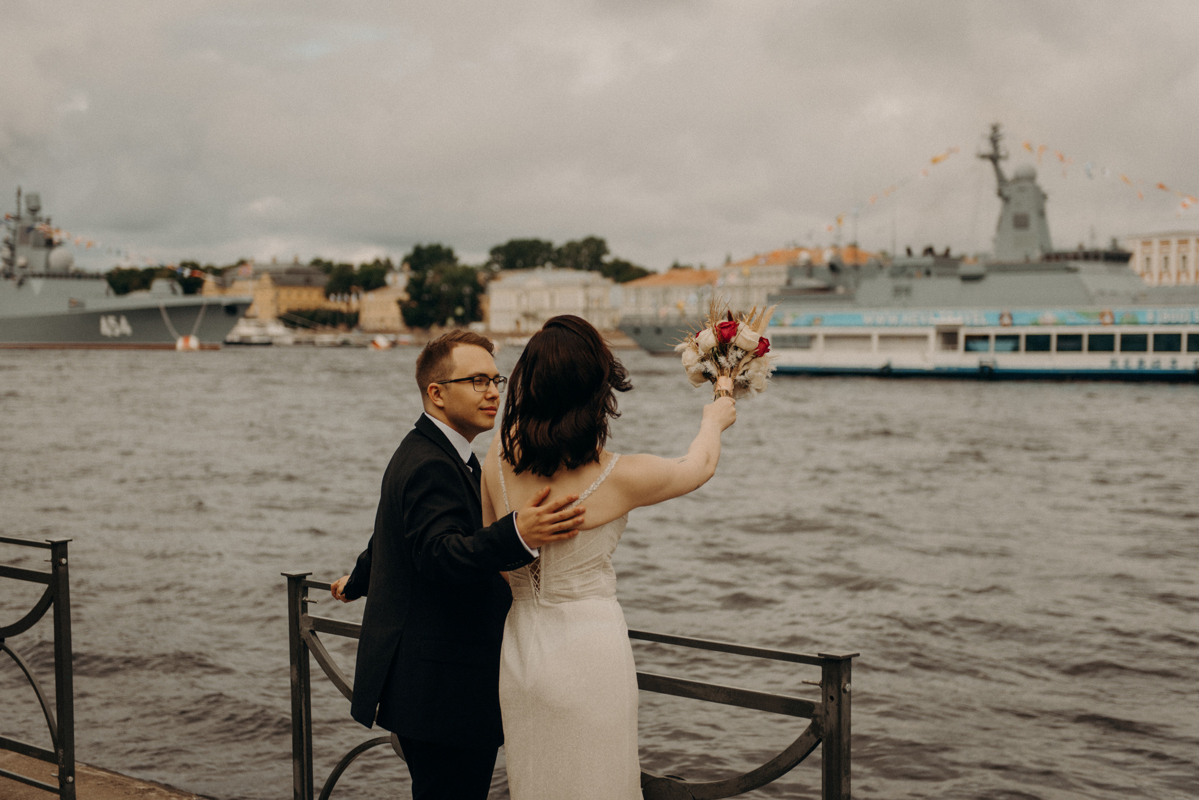 свадебная фотосессия на набережной Невы